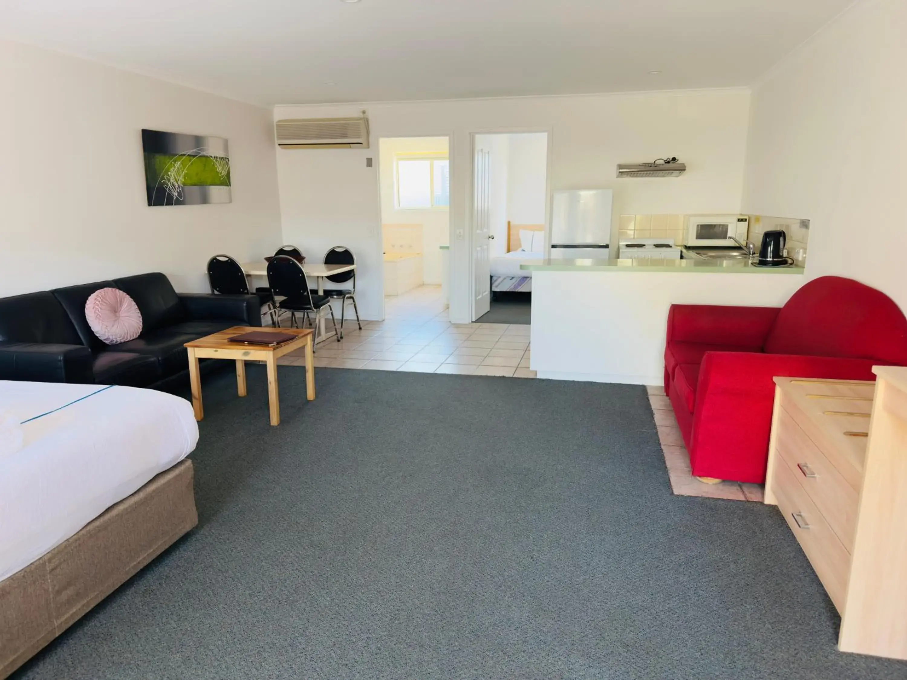 Bed in Beachcomber Motel & Apartments Bed in Beachcomber Motel & Apartments