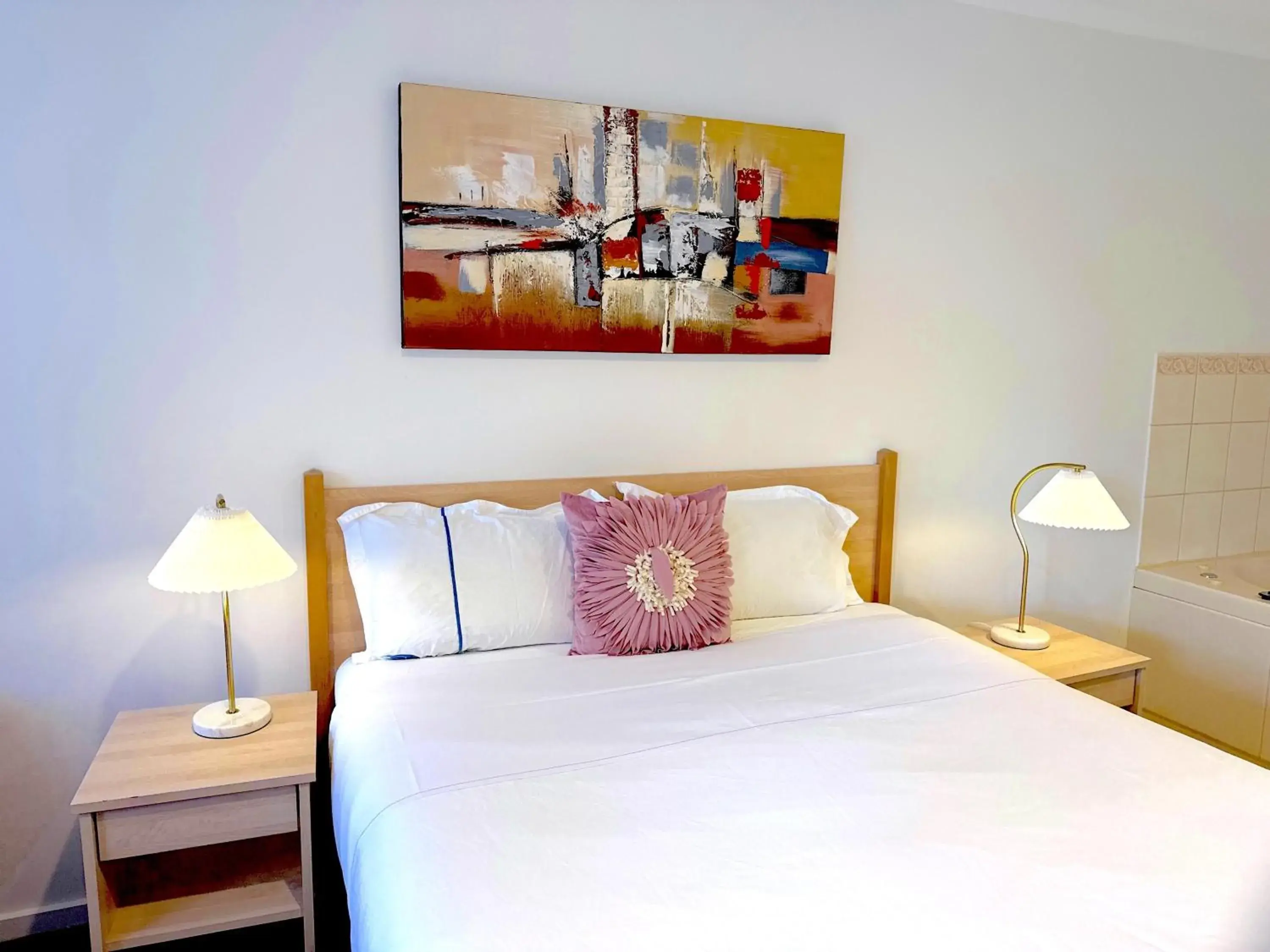 Bed in Beachcomber Motel & Apartments Bed in Beachcomber Motel & Apartments