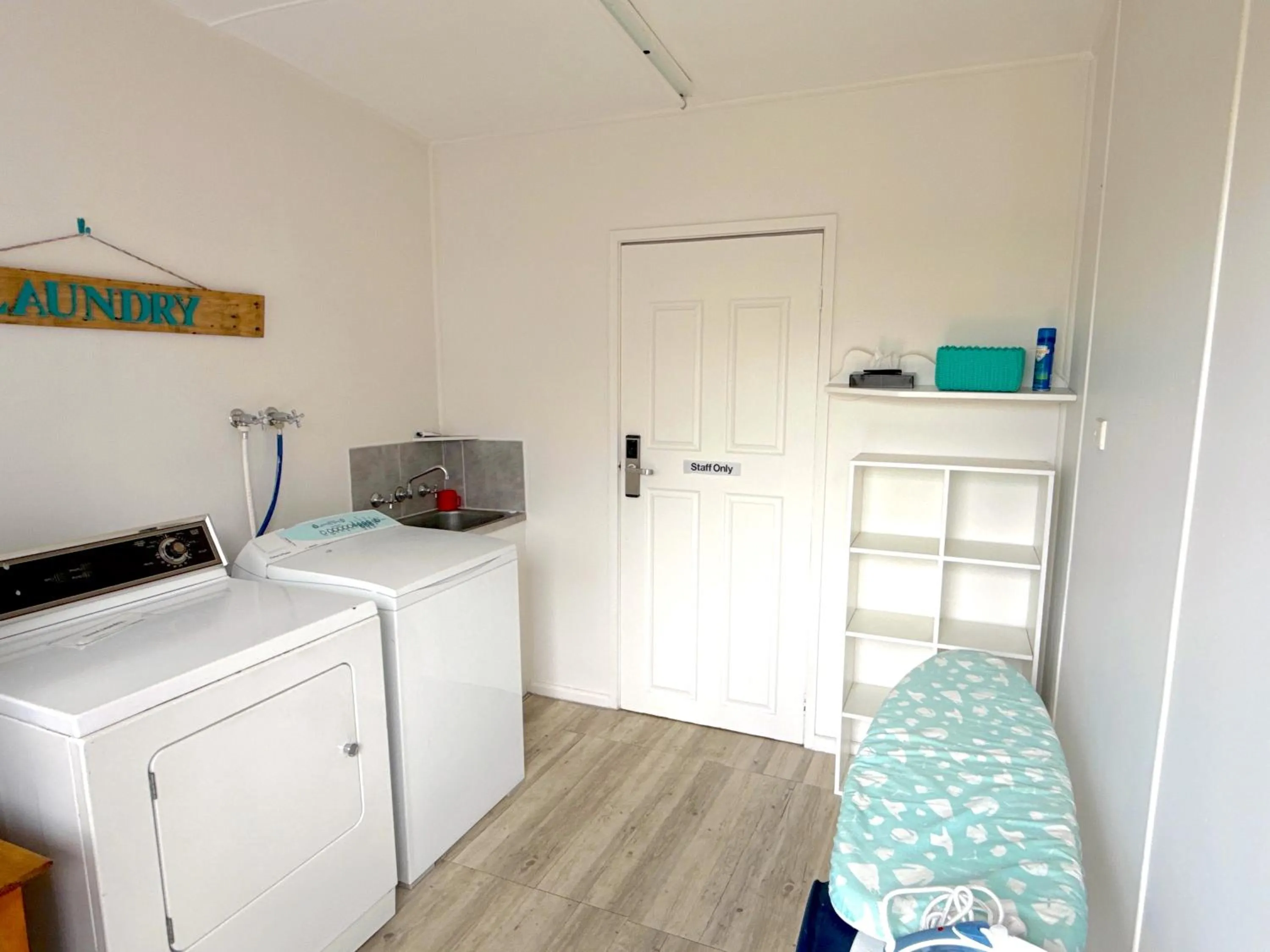 laundry in Beachcomber Motel & Apartments