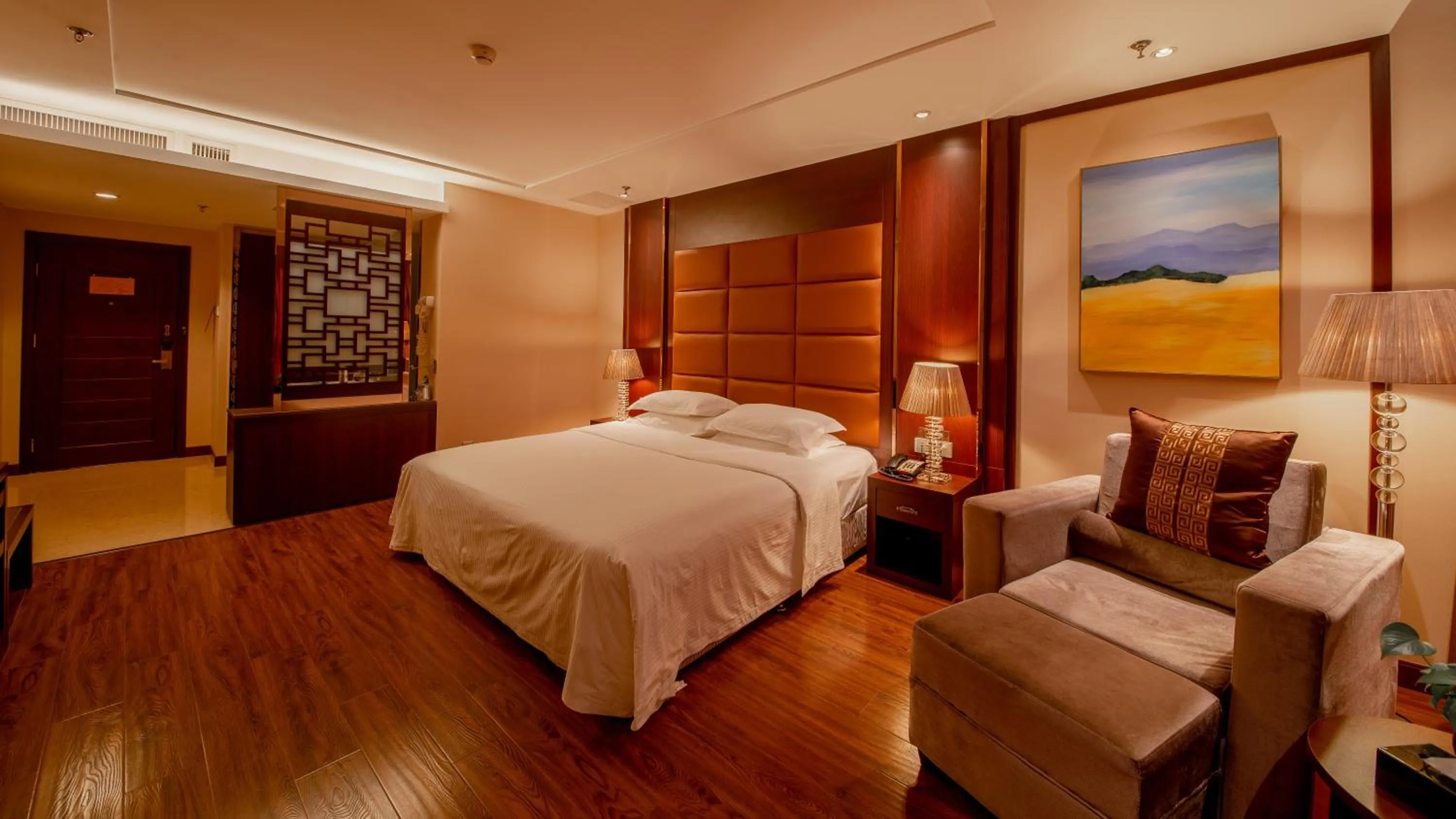 Bed in Beijing Sunflower Hotel--Beijing Universal Studios Resort