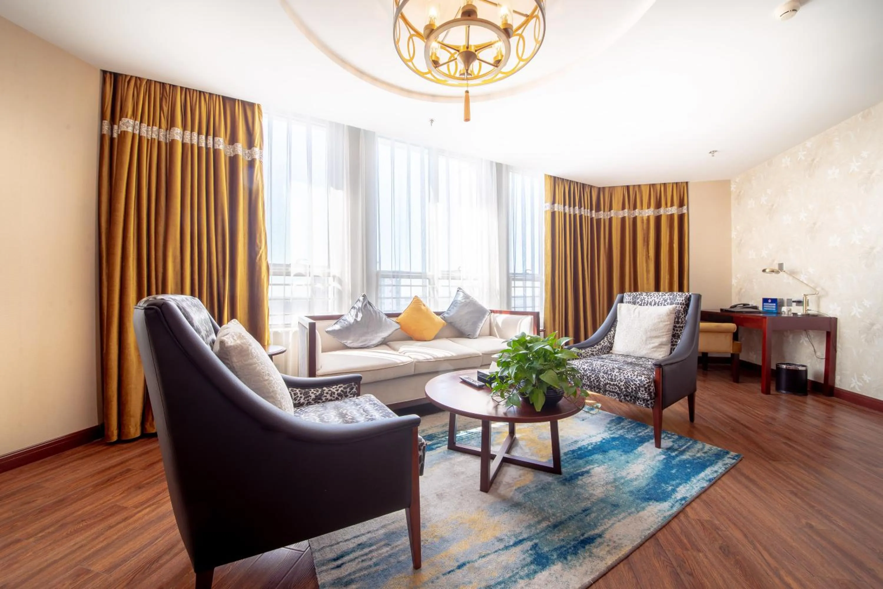 Bed in Beijing Sunflower Hotel--Beijing Universal Studios Resort