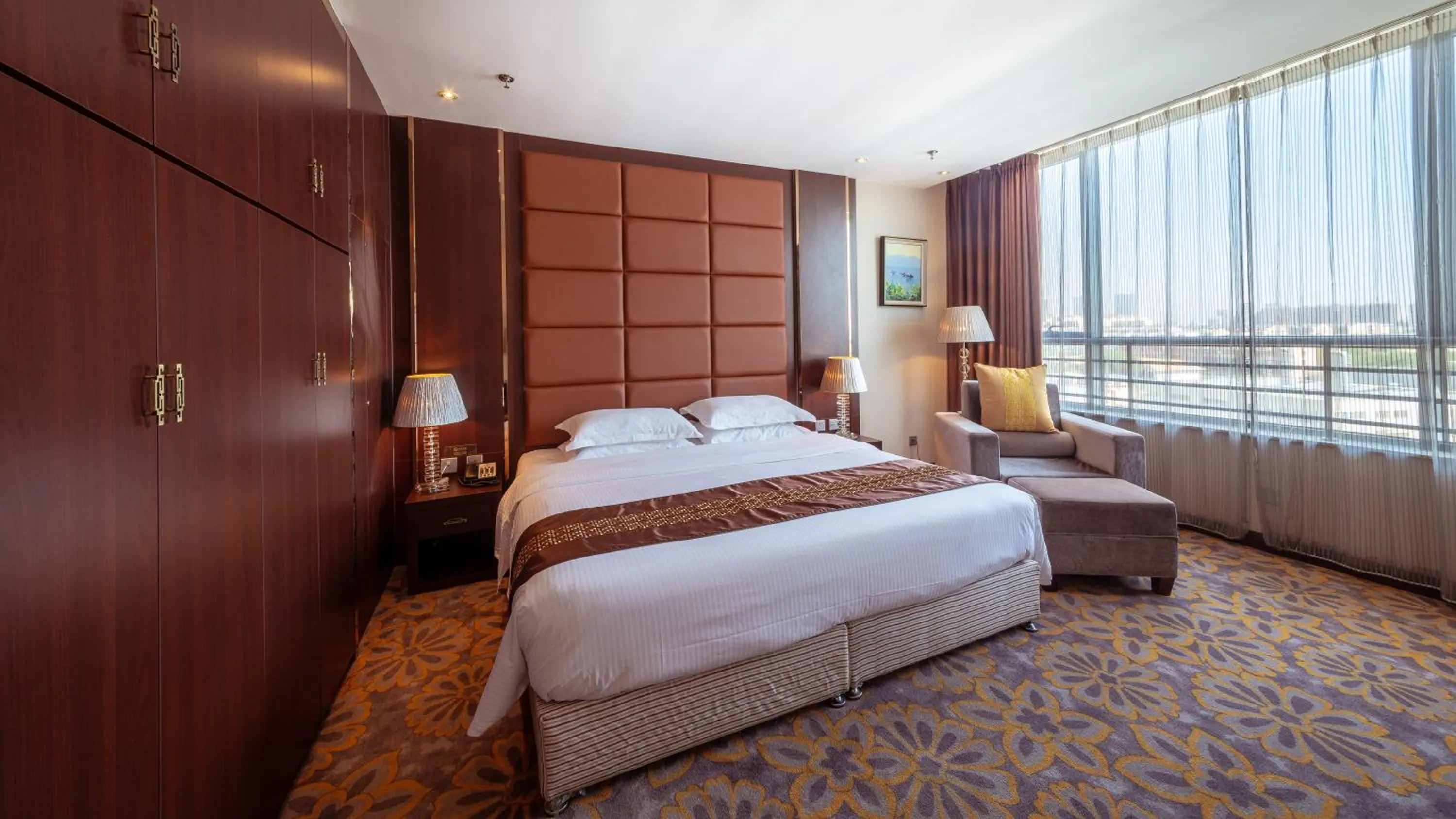 Bed in Beijing Sunflower Hotel--Beijing Universal Studios Resort