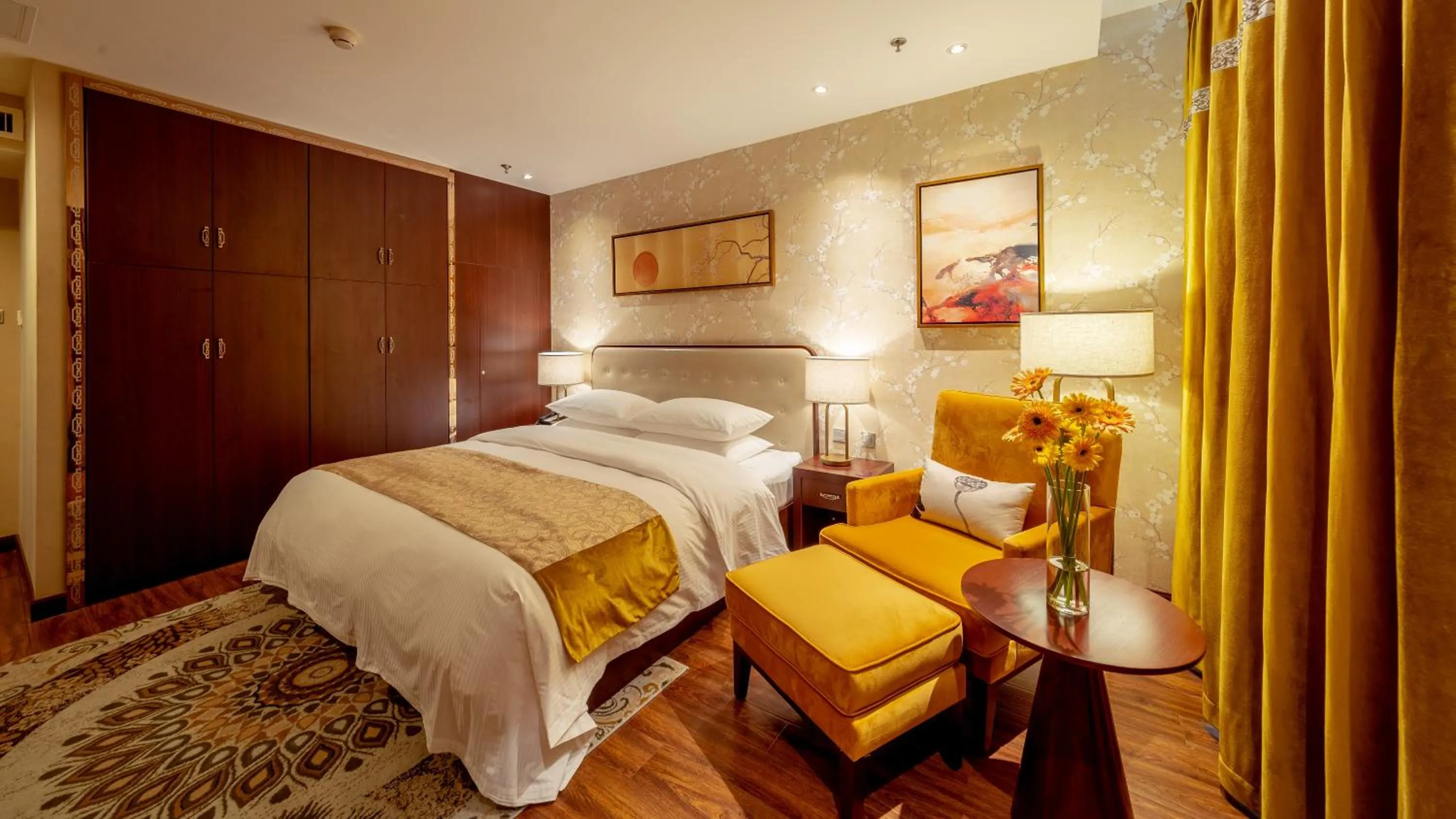 Bed in Beijing Sunflower Hotel--Beijing Universal Studios Resort