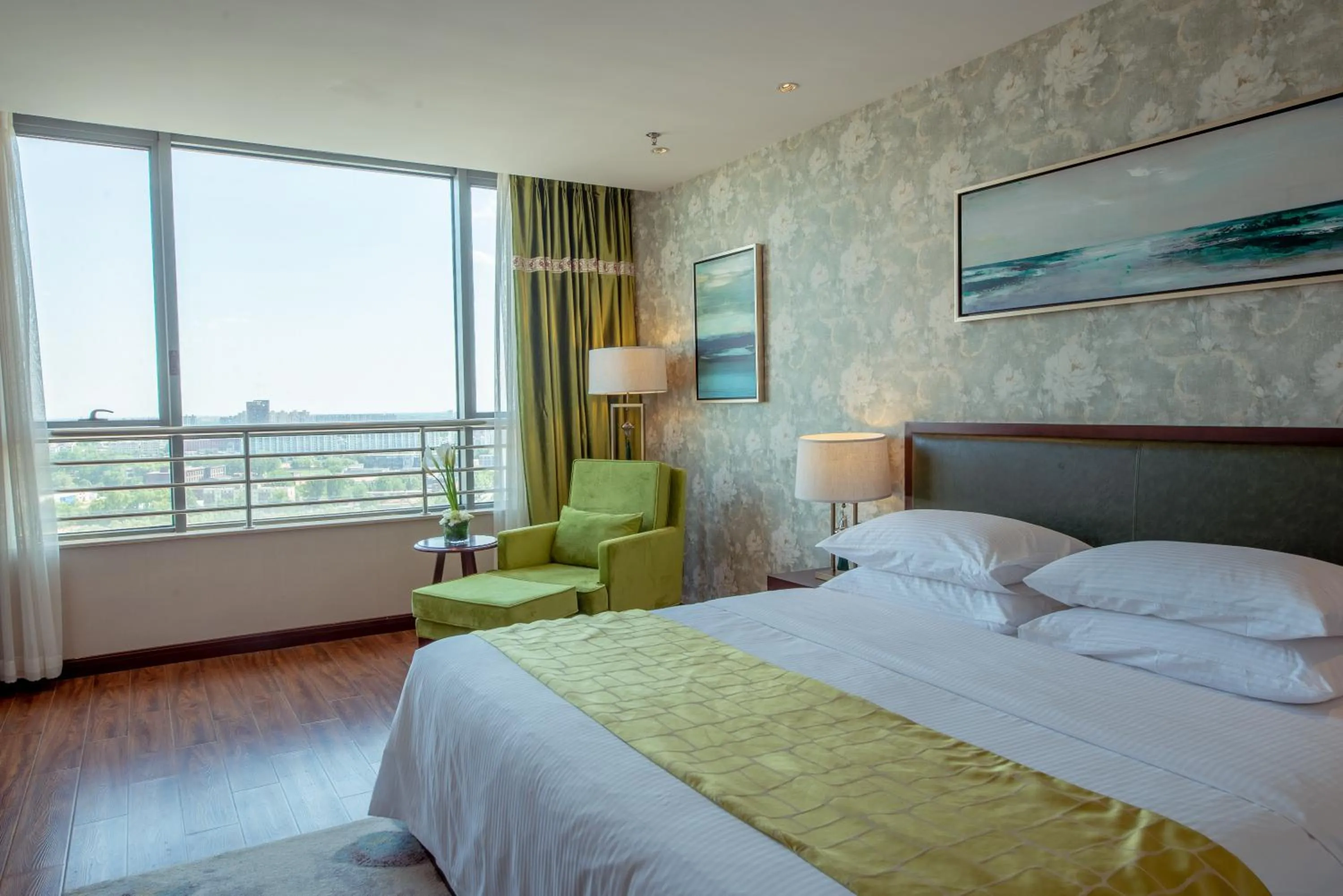 Bed in Beijing Sunflower Hotel--Beijing Universal Studios Resort