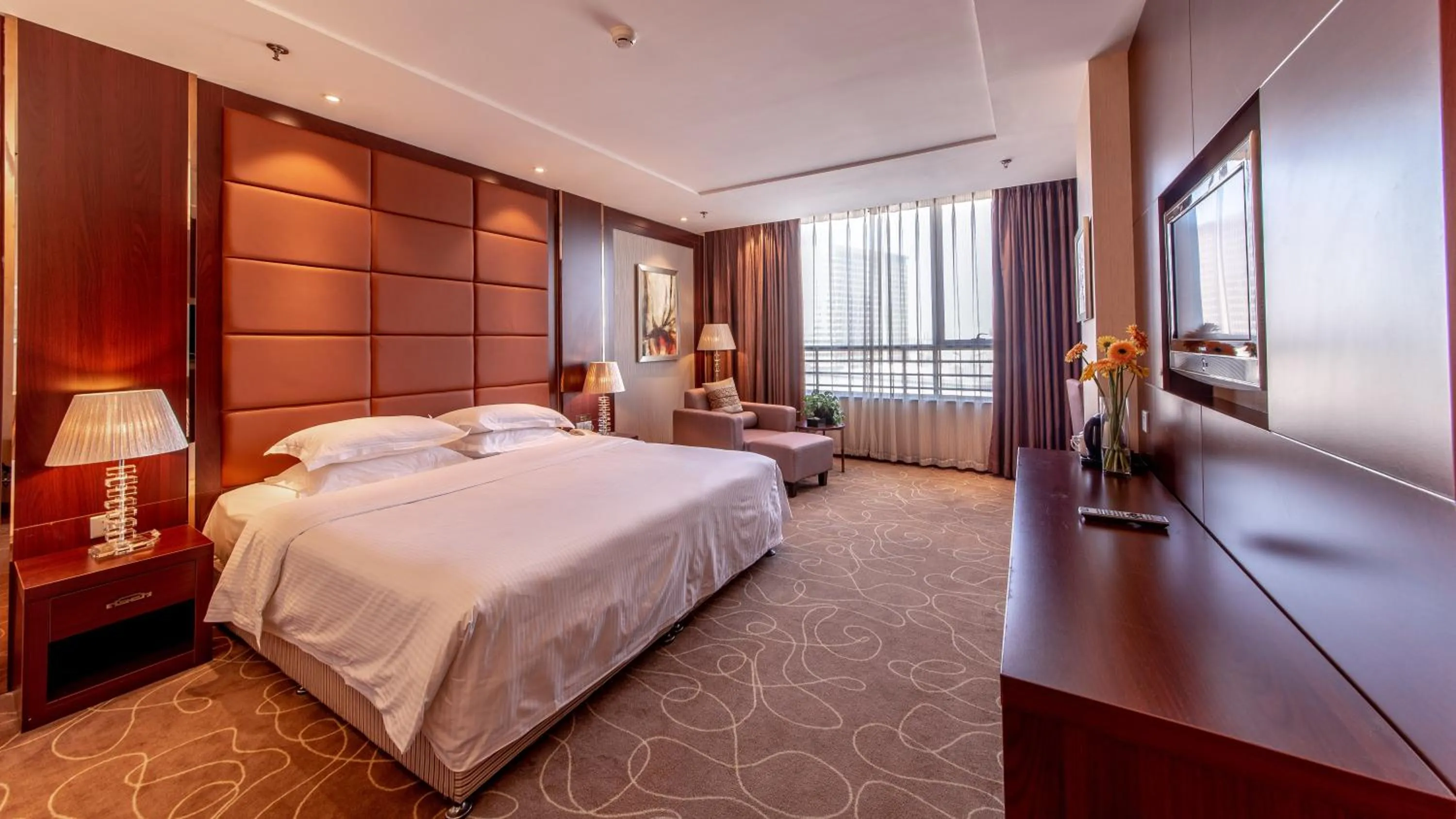 Bed in Beijing Sunflower Hotel--Beijing Universal Studios Resort