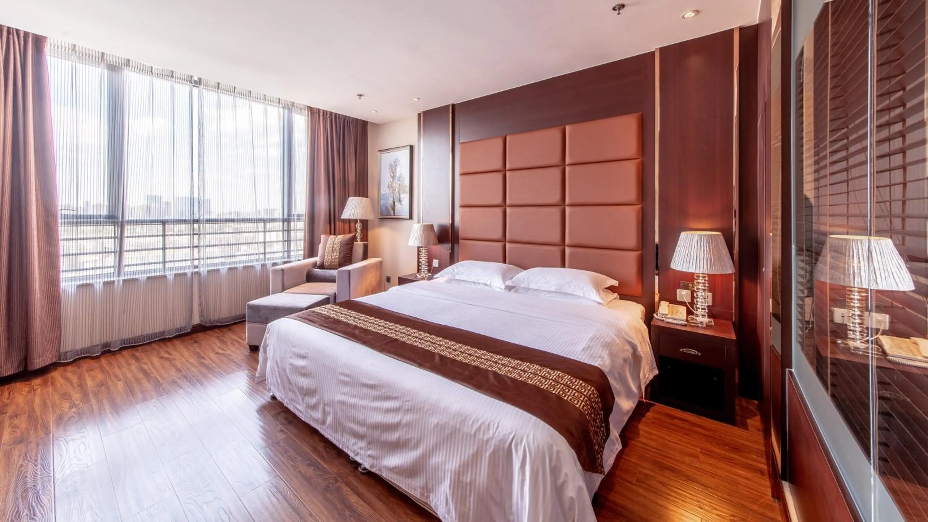 Bed in Beijing Sunflower Hotel--Beijing Universal Studios Resort