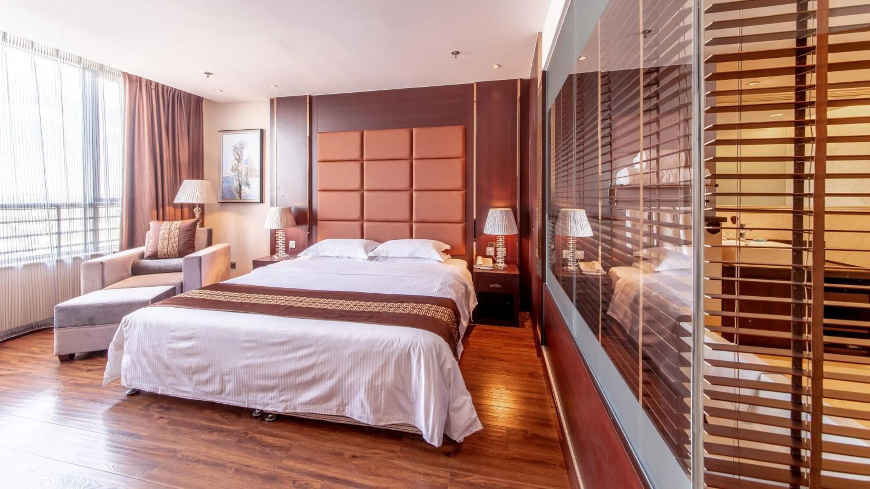 Bed in Beijing Sunflower Hotel--Beijing Universal Studios Resort