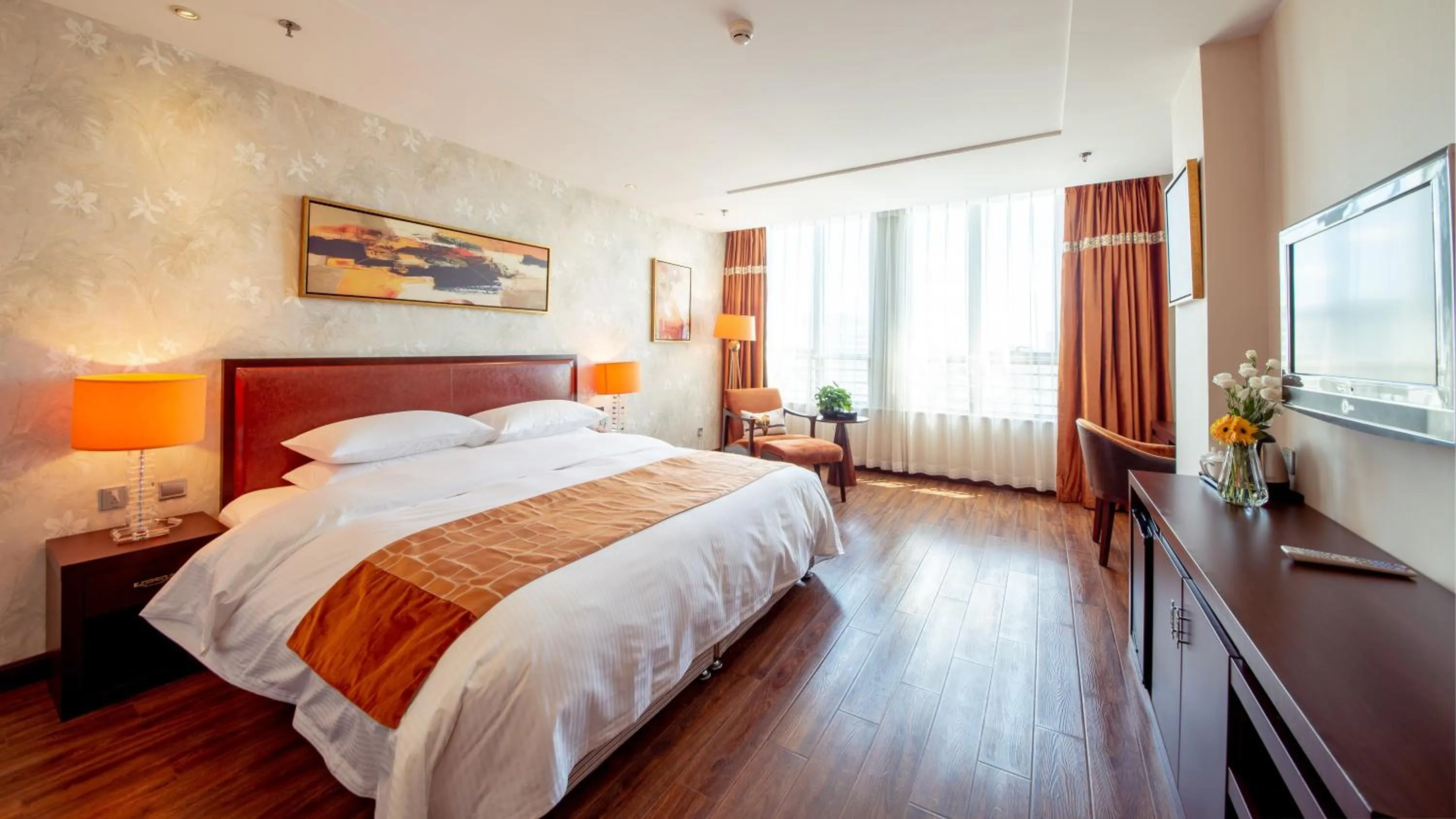 Bed in Beijing Sunflower Hotel--Beijing Universal Studios Resort