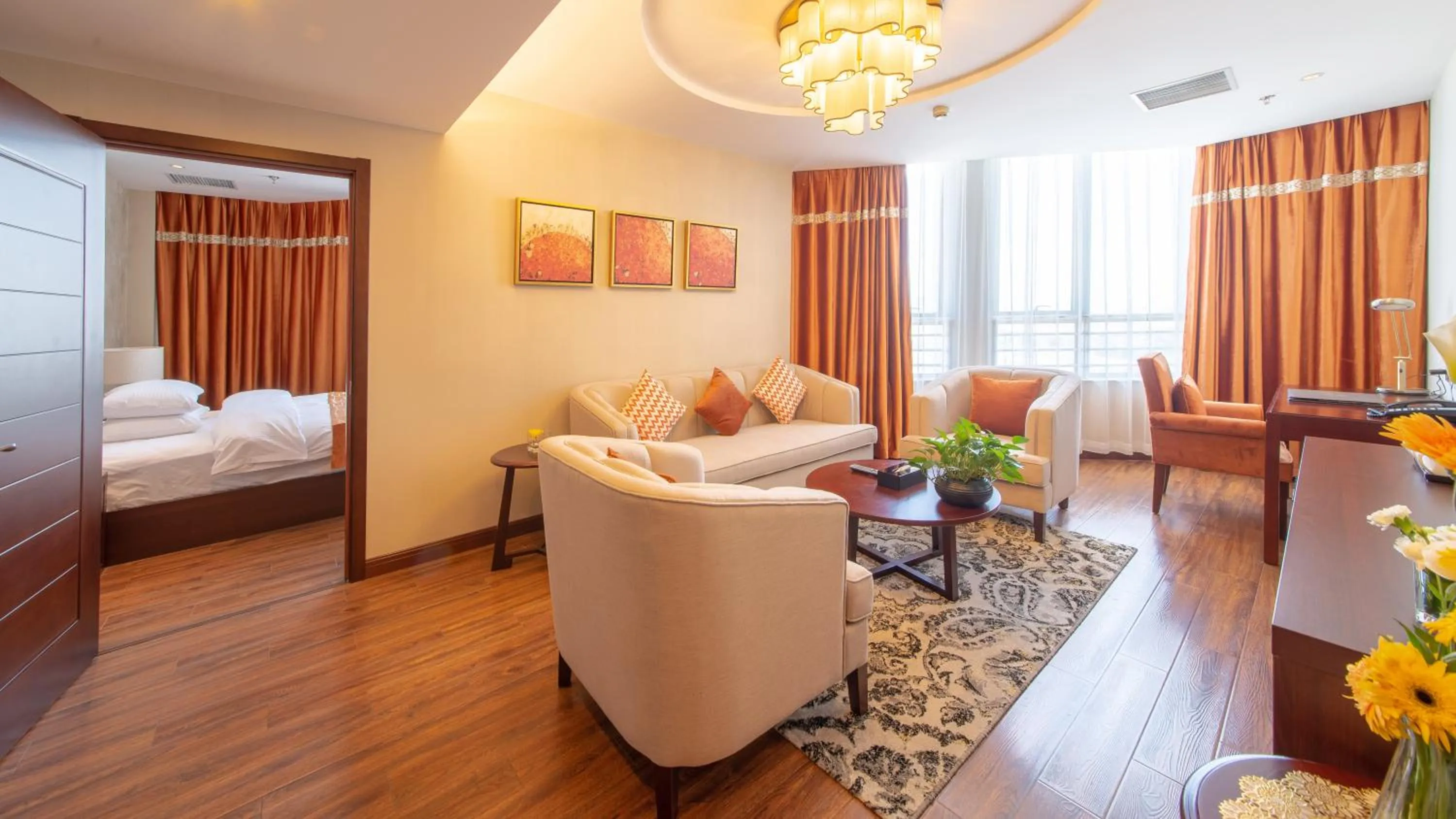 Bed in Beijing Sunflower Hotel--Beijing Universal Studios Resort