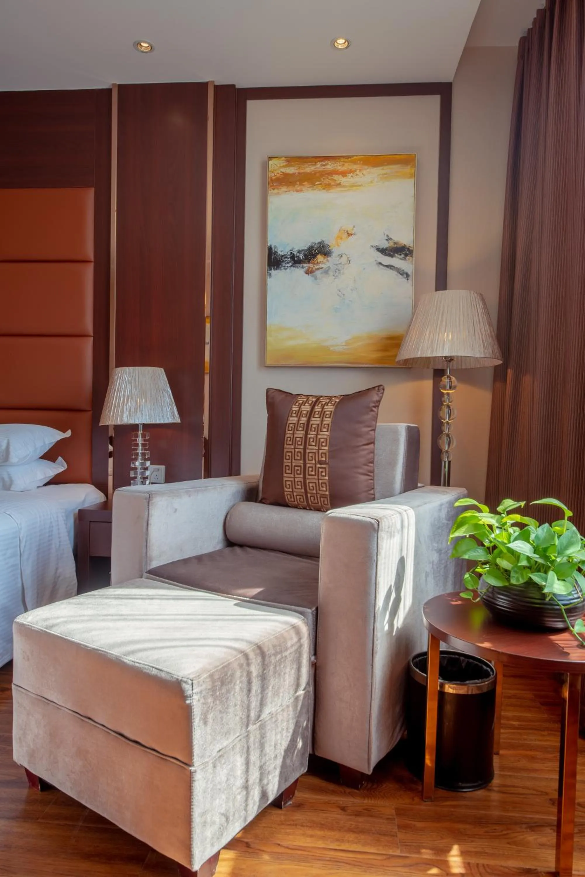 Bed in Beijing Sunflower Hotel--Beijing Universal Studios Resort