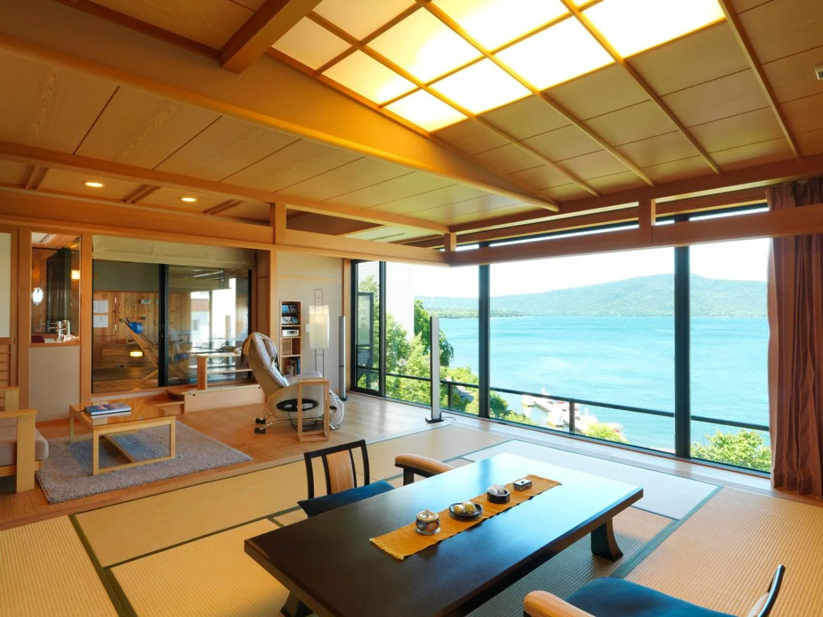 Photo of the whole room in Akan Tsuruga Besso Hinanoza