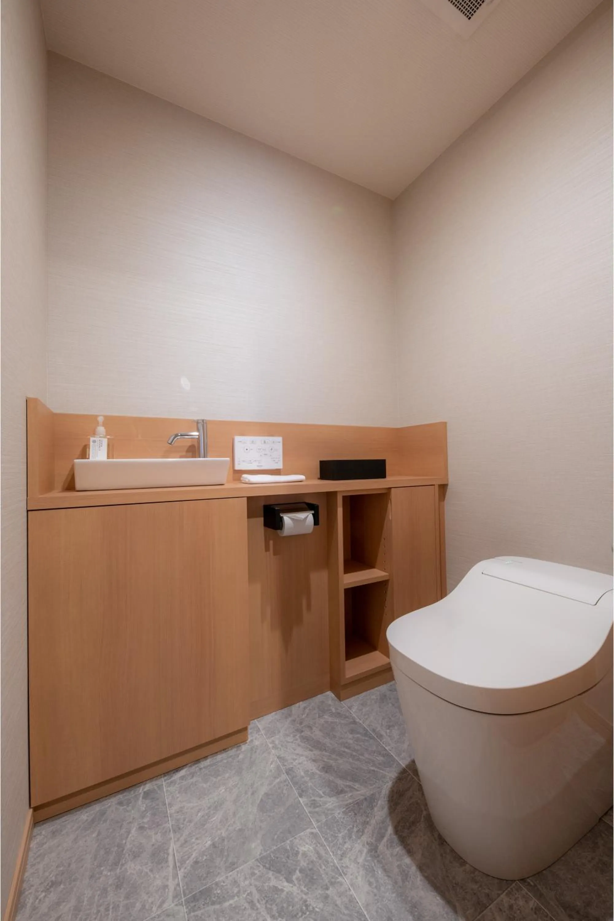 Toilet in Hotel Isago Kobe