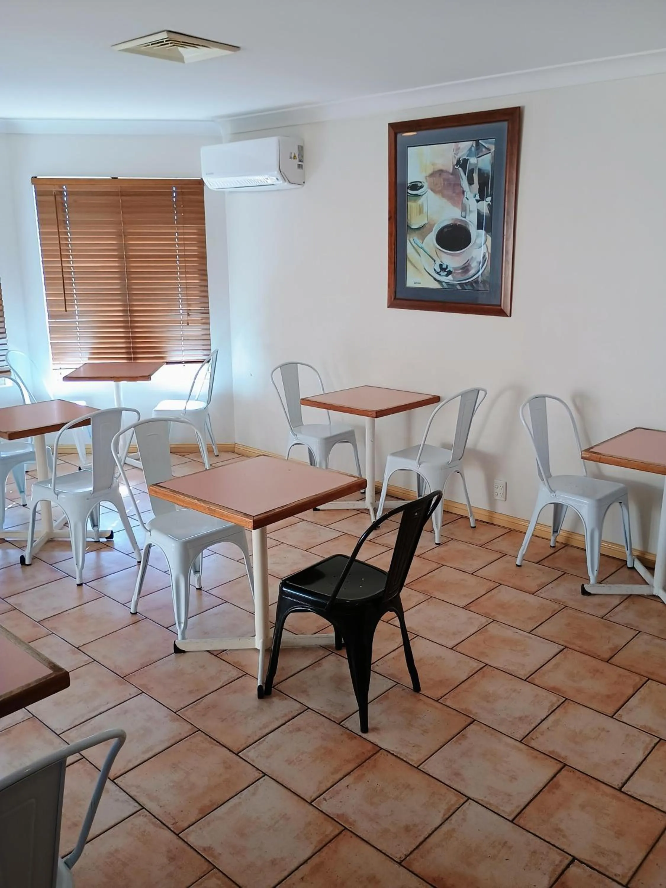 Breakfast in Across Country Motor Inn