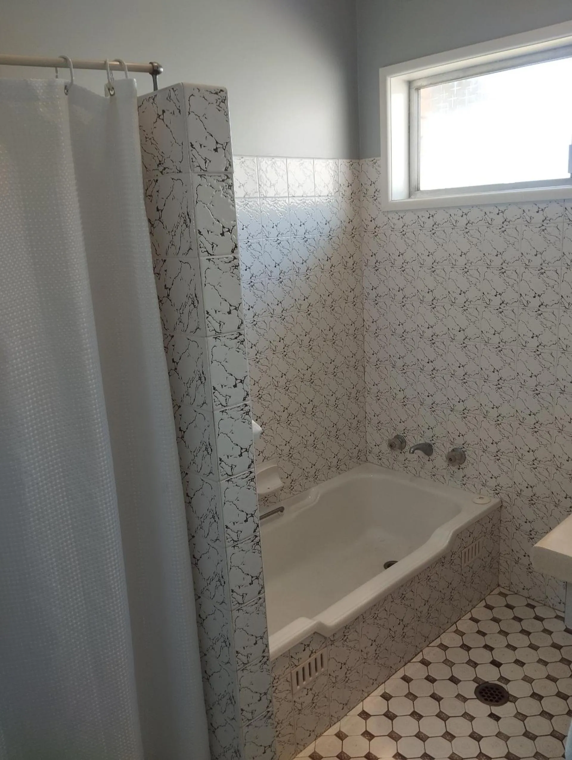 Across Country Motor Inn