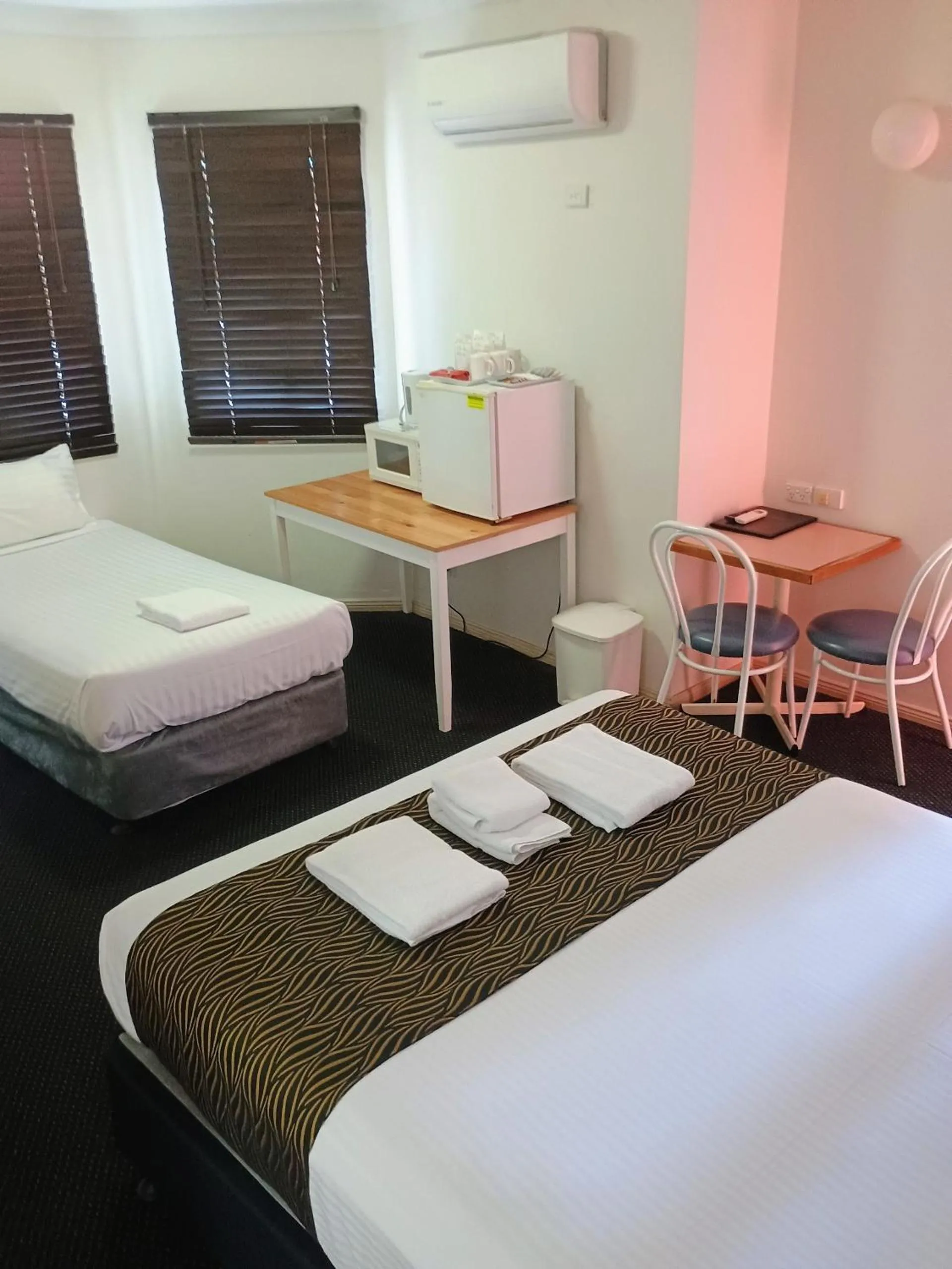 Bed in Across Country Motor Inn