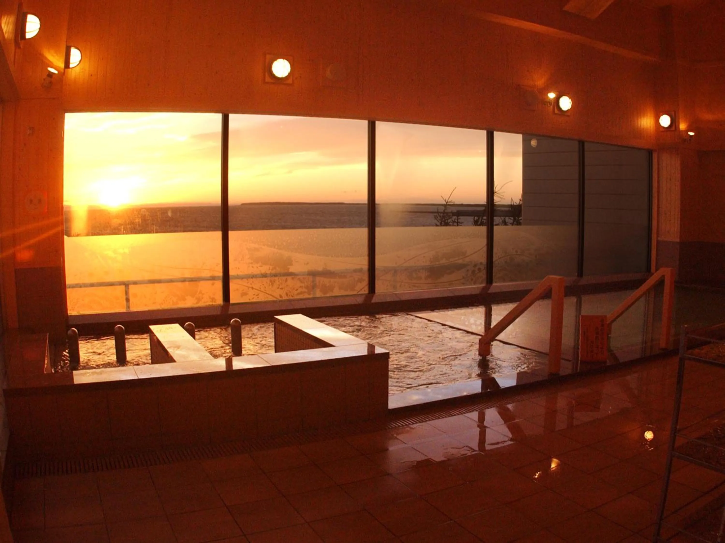 Hot Spring Bath in Lake Saroma Tsuruga Resort