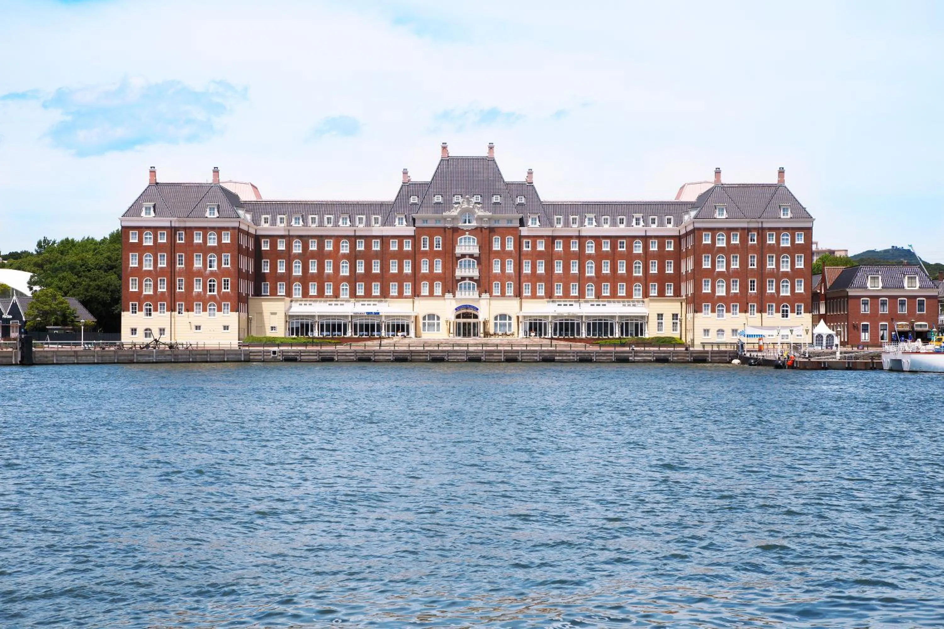 Property building in Hotel Den Haag Huis Ten Bosch