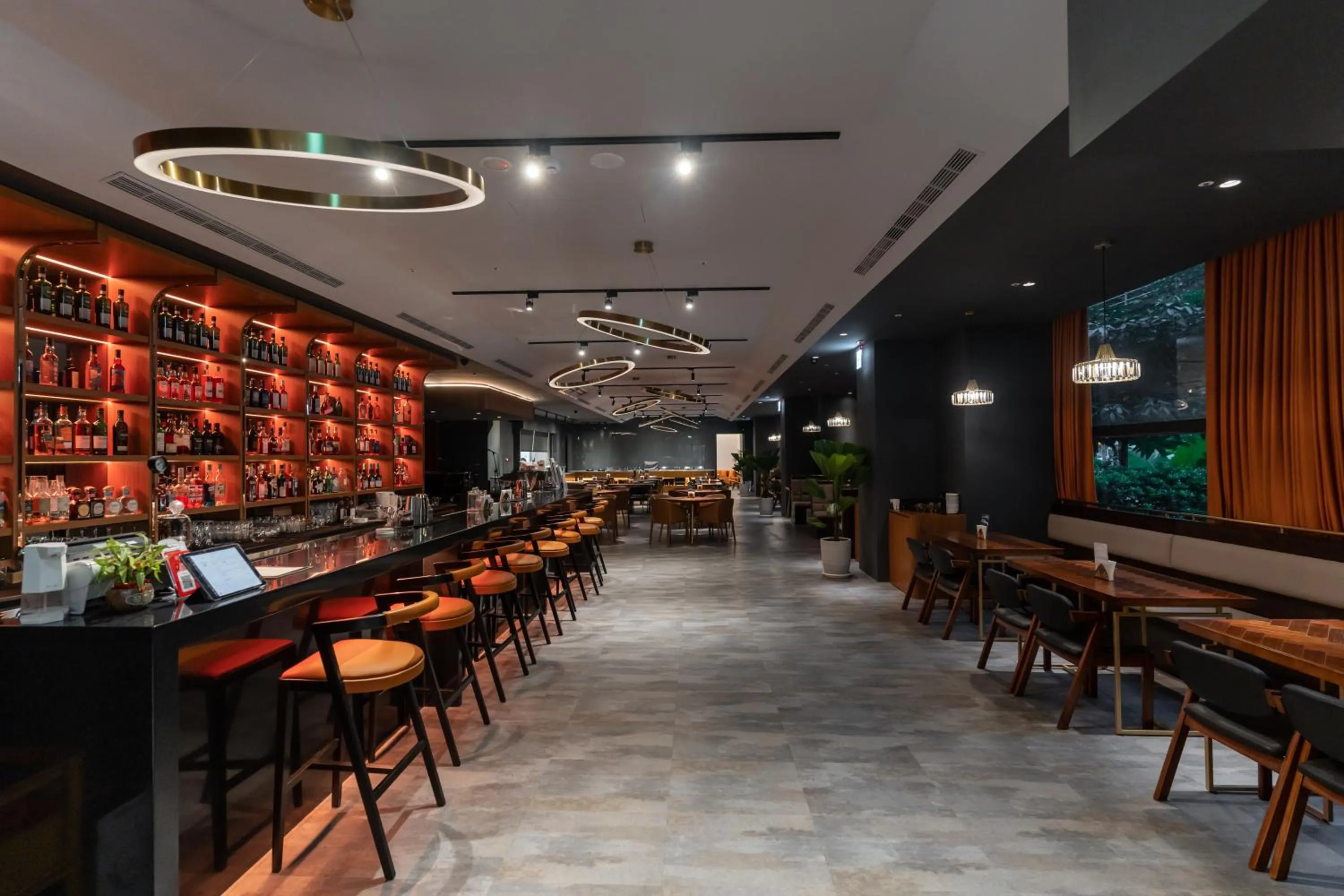 Restaurant/places to eat in Home Hotel