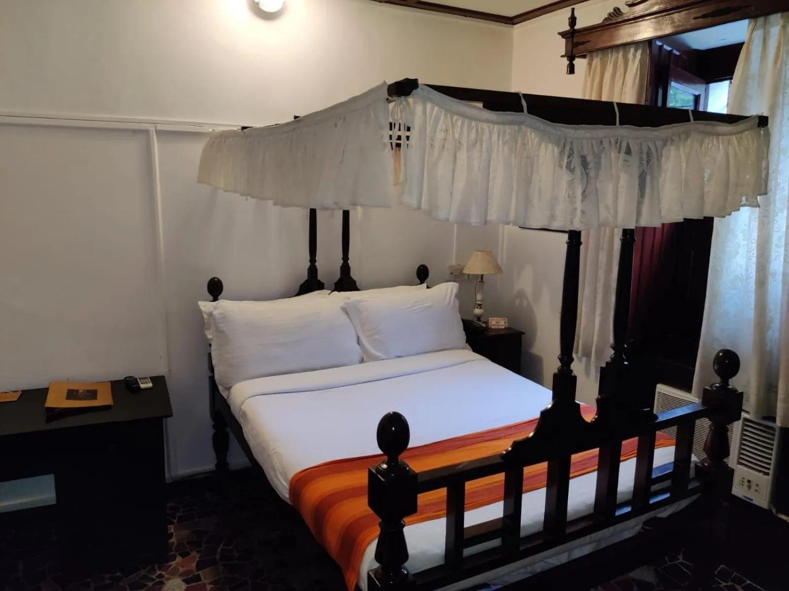 Bed in WelcomHeritage Panjim Inn
