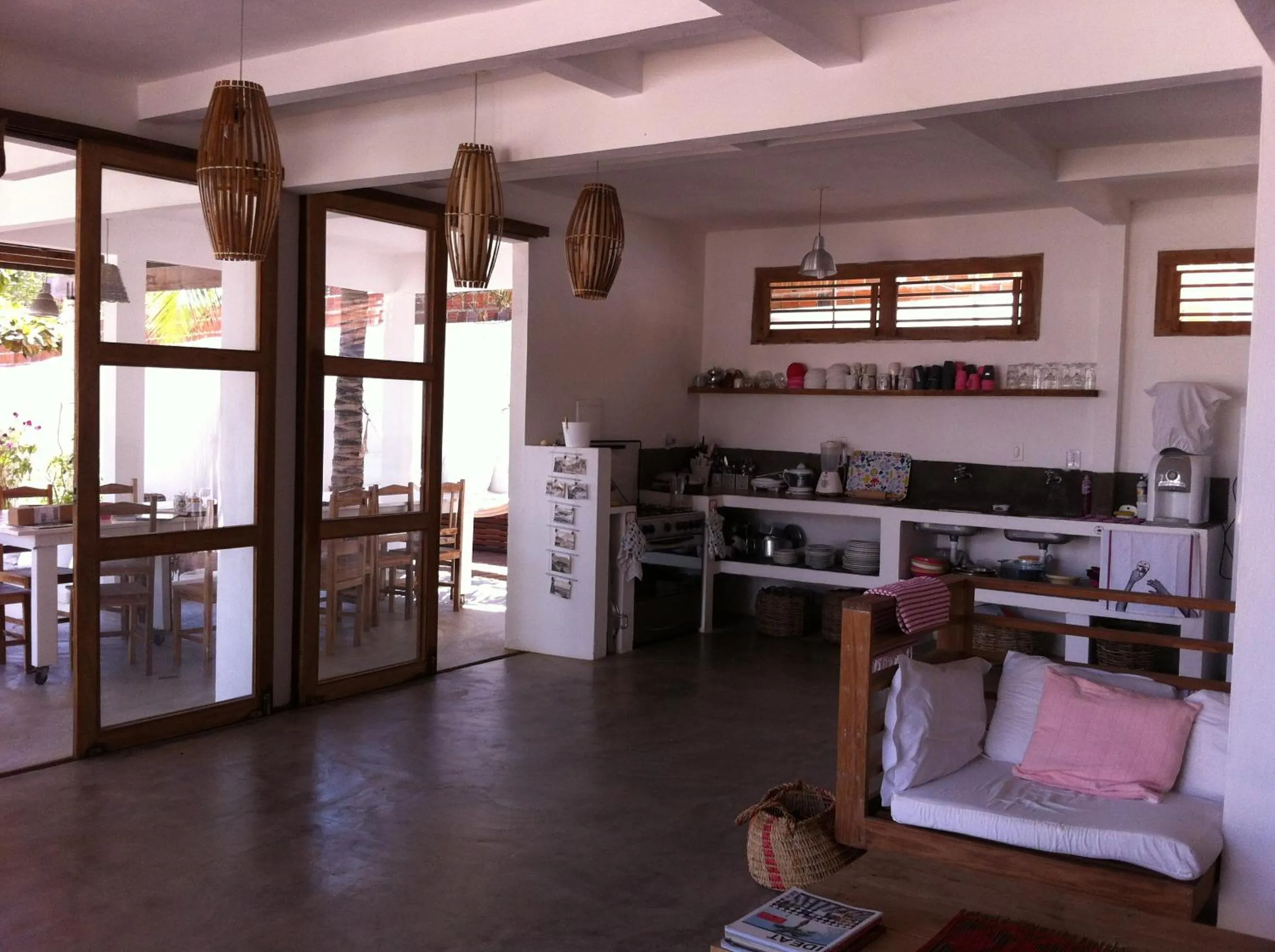 Communal kitchen in Casa da Gwen