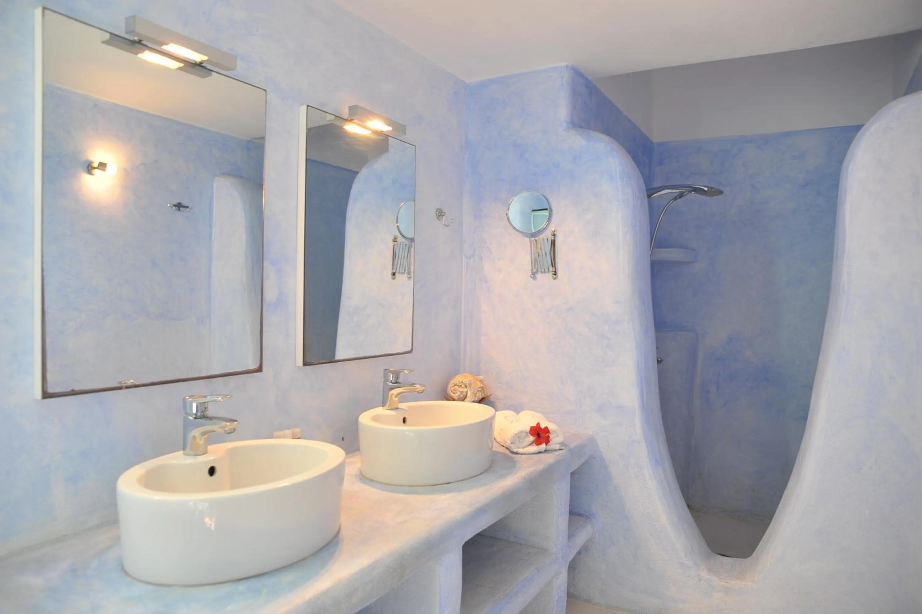 Shower in Medusa Beach Resort & Suites