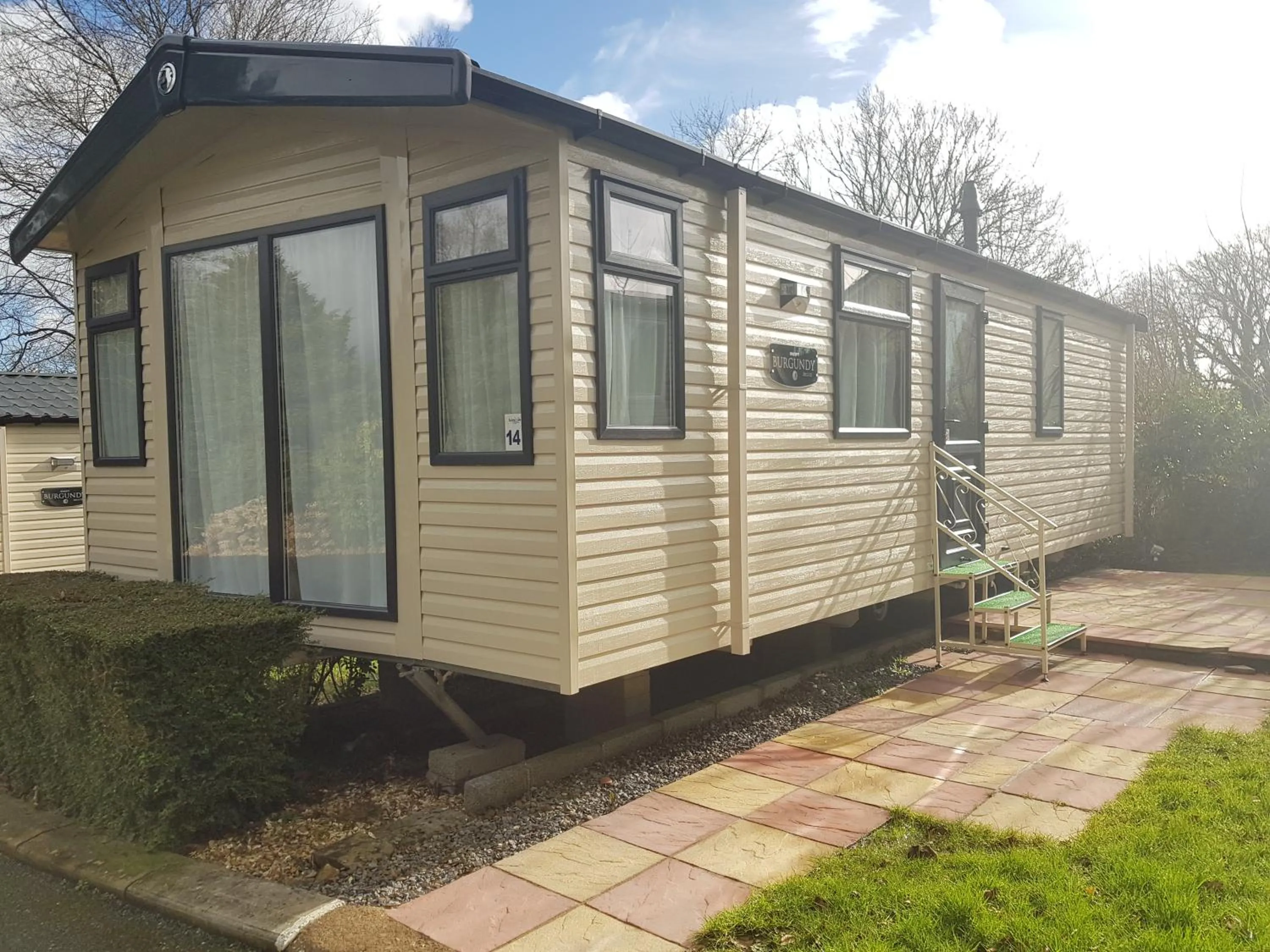 Property building in Sunnyglen Holiday Park