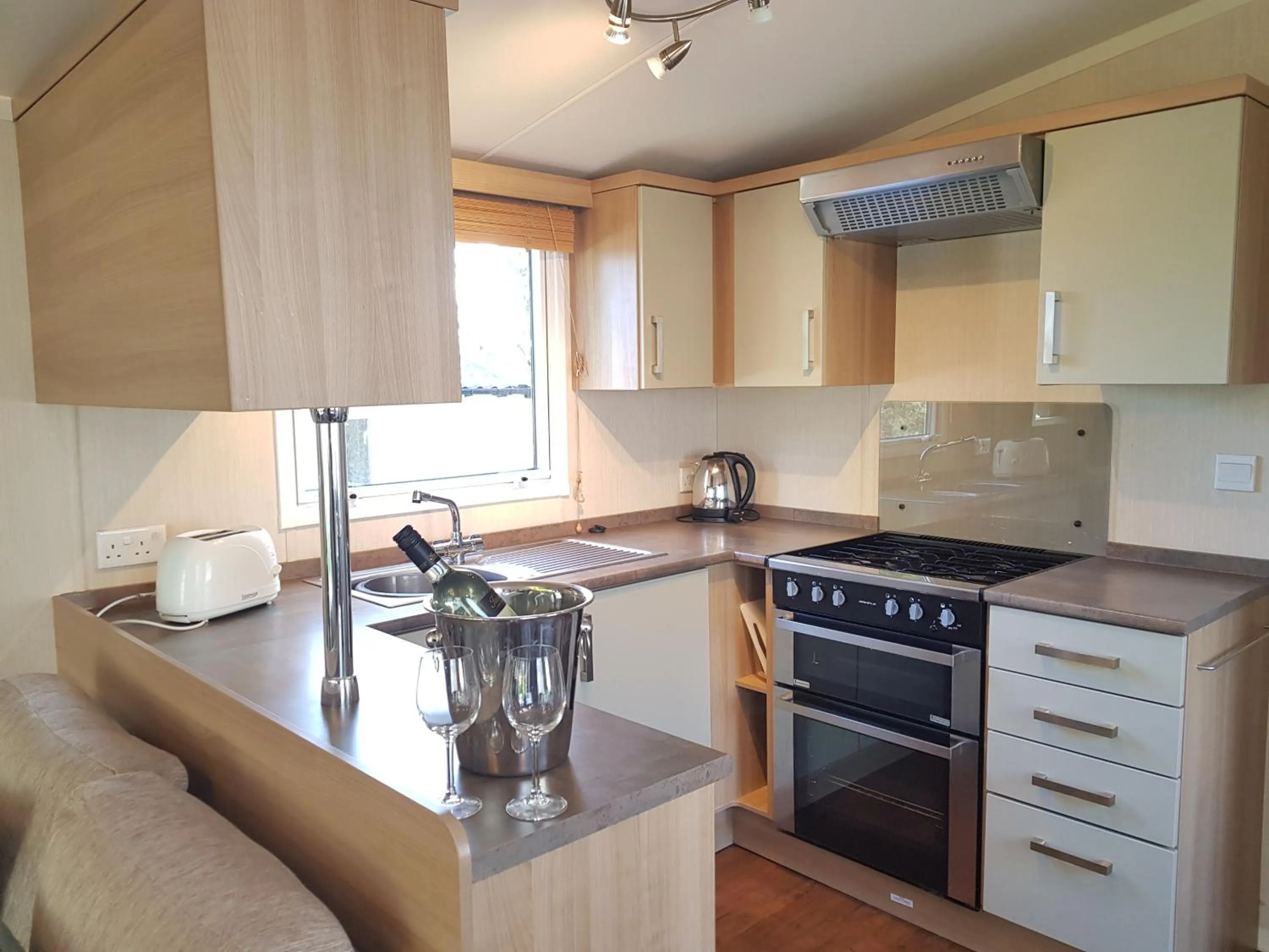 Kitchen or kitchenette in Sunnyglen Holiday Park