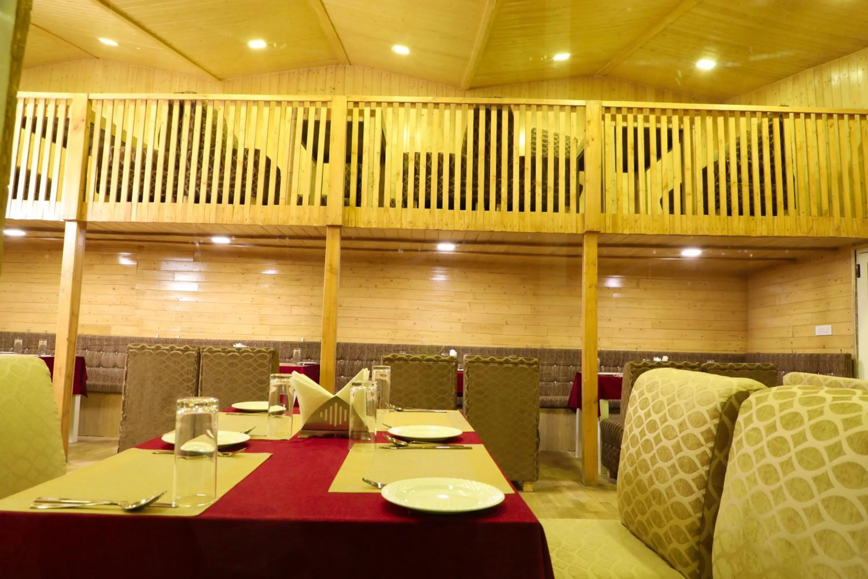 Seating area in KVR Clarks Inn, Kufri