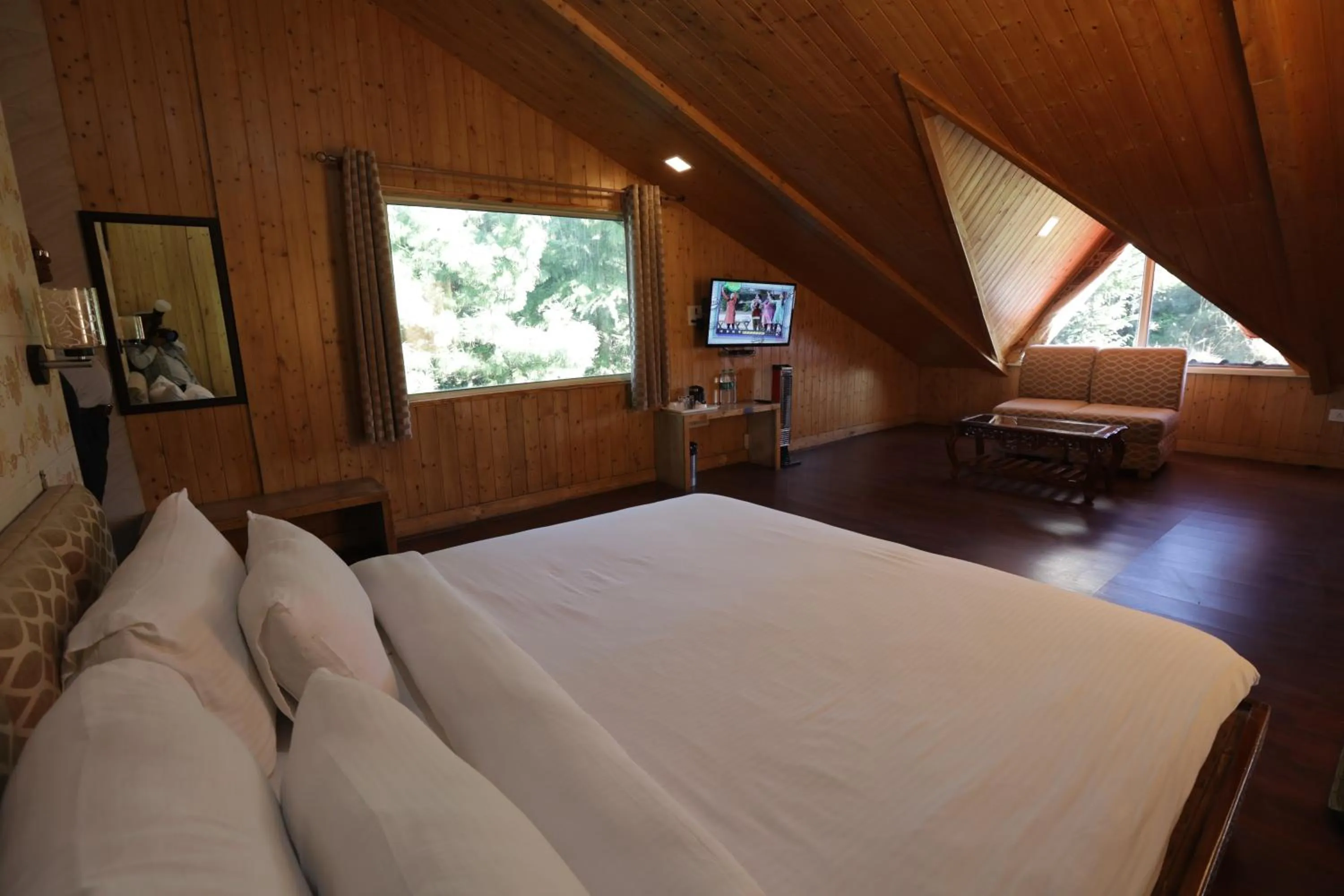 Bedroom, Bed in KVR Clarks Inn, Kufri