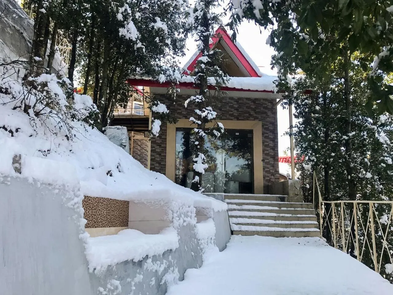 Winter in KVR Clarks Inn, Kufri