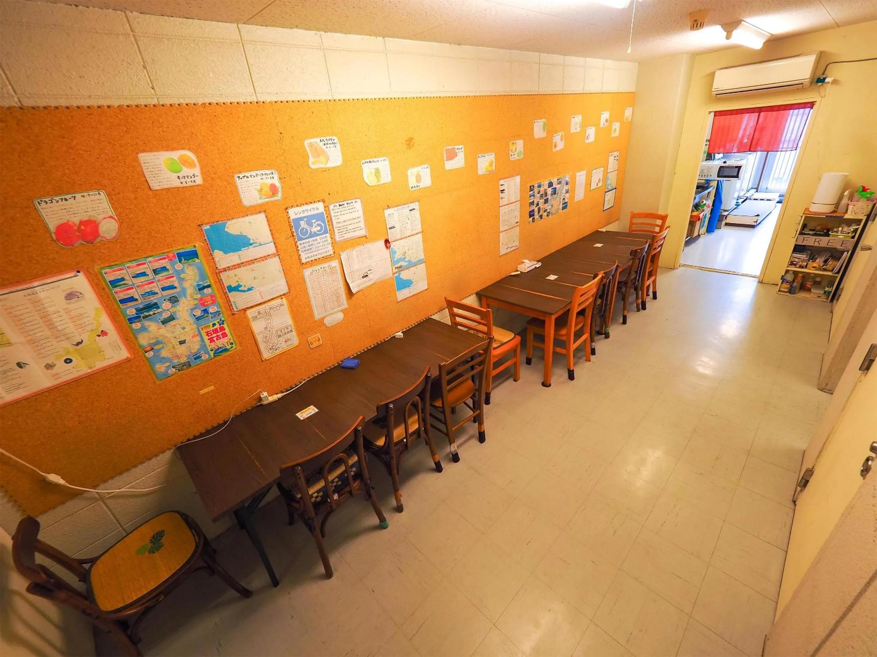 Dining area in Guesthouse Churayado Ishigakijima