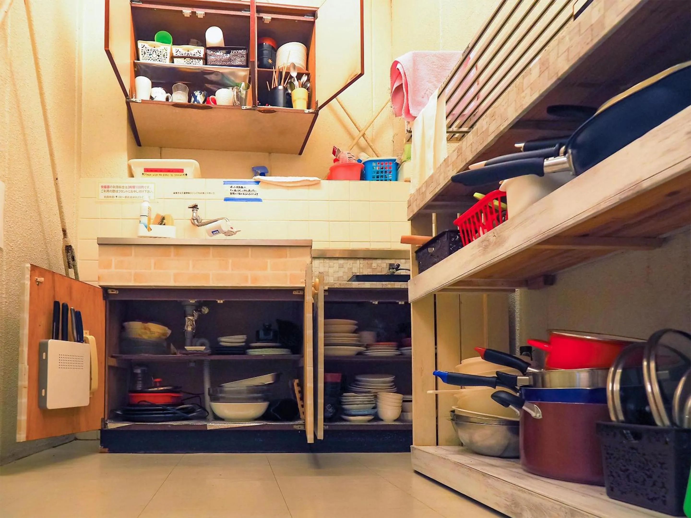 Kitchen or kitchenette in Guesthouse Churayado Ishigakijima