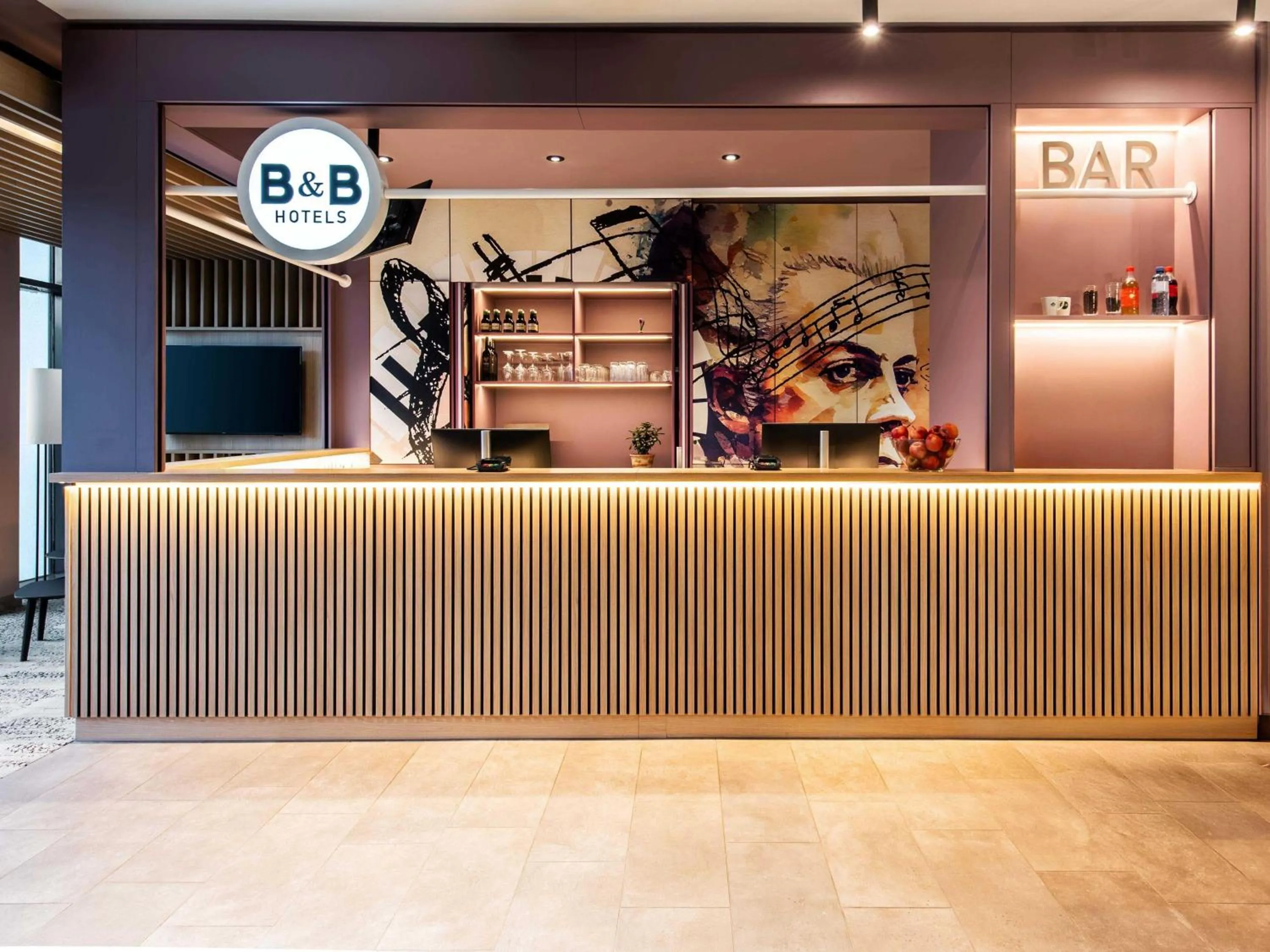 Lobby or reception in B&B HOTEL Salzburg-Süd