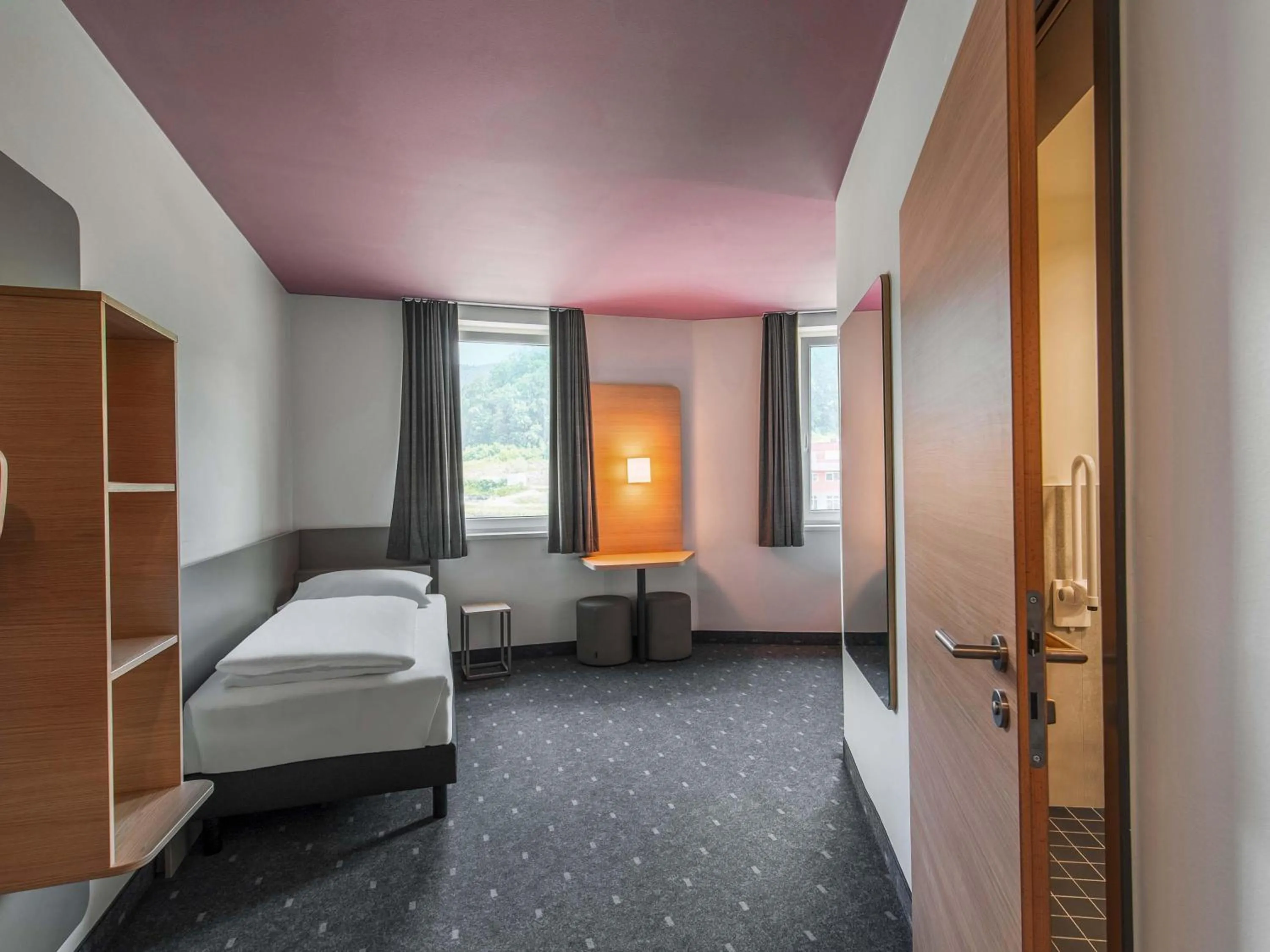 Spa and wellness centre/facilities, Bed in B&B HOTEL Salzburg-Süd