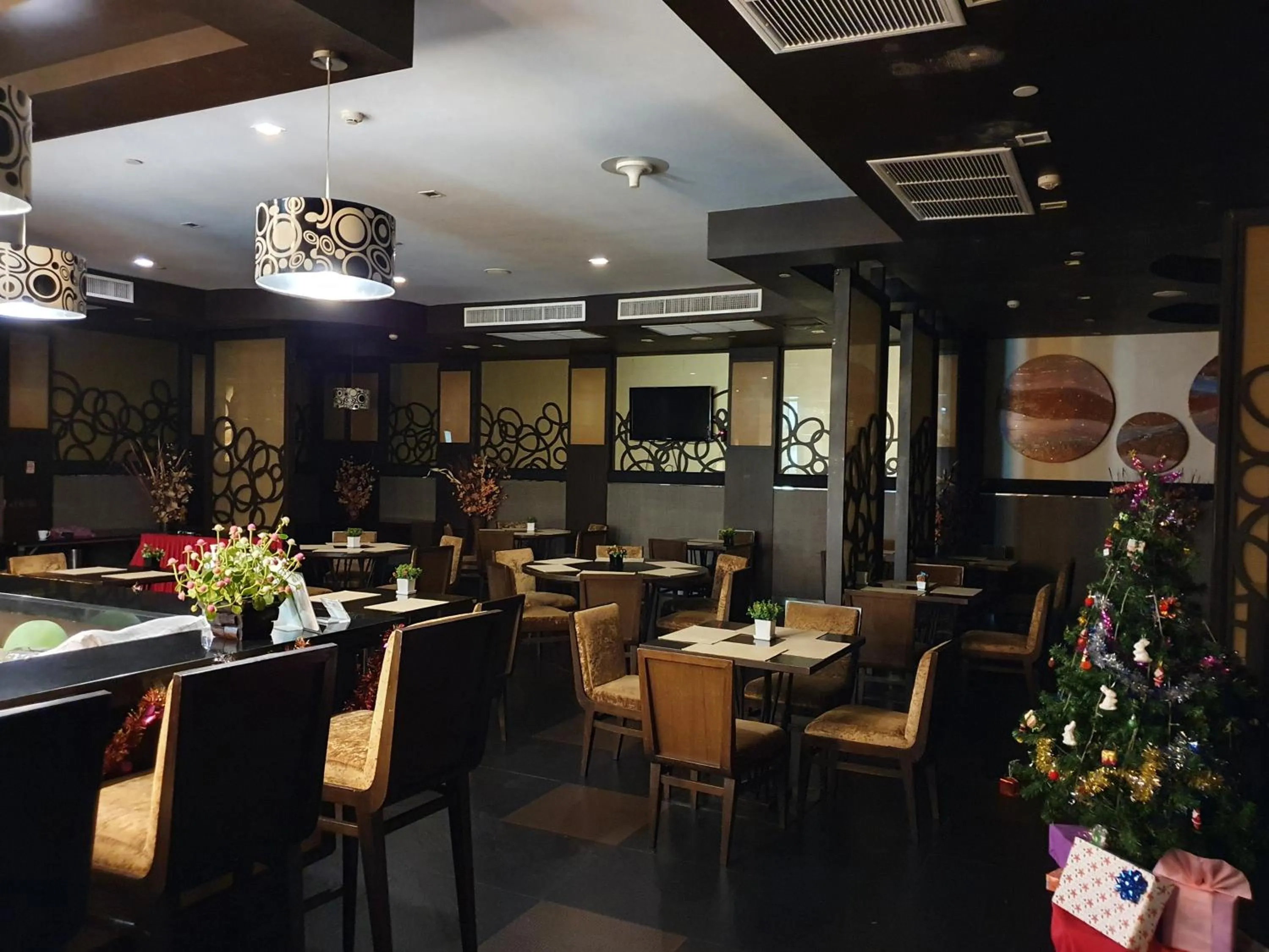 Restaurant/places to eat in Amora NeoLuxe Suites Hotel