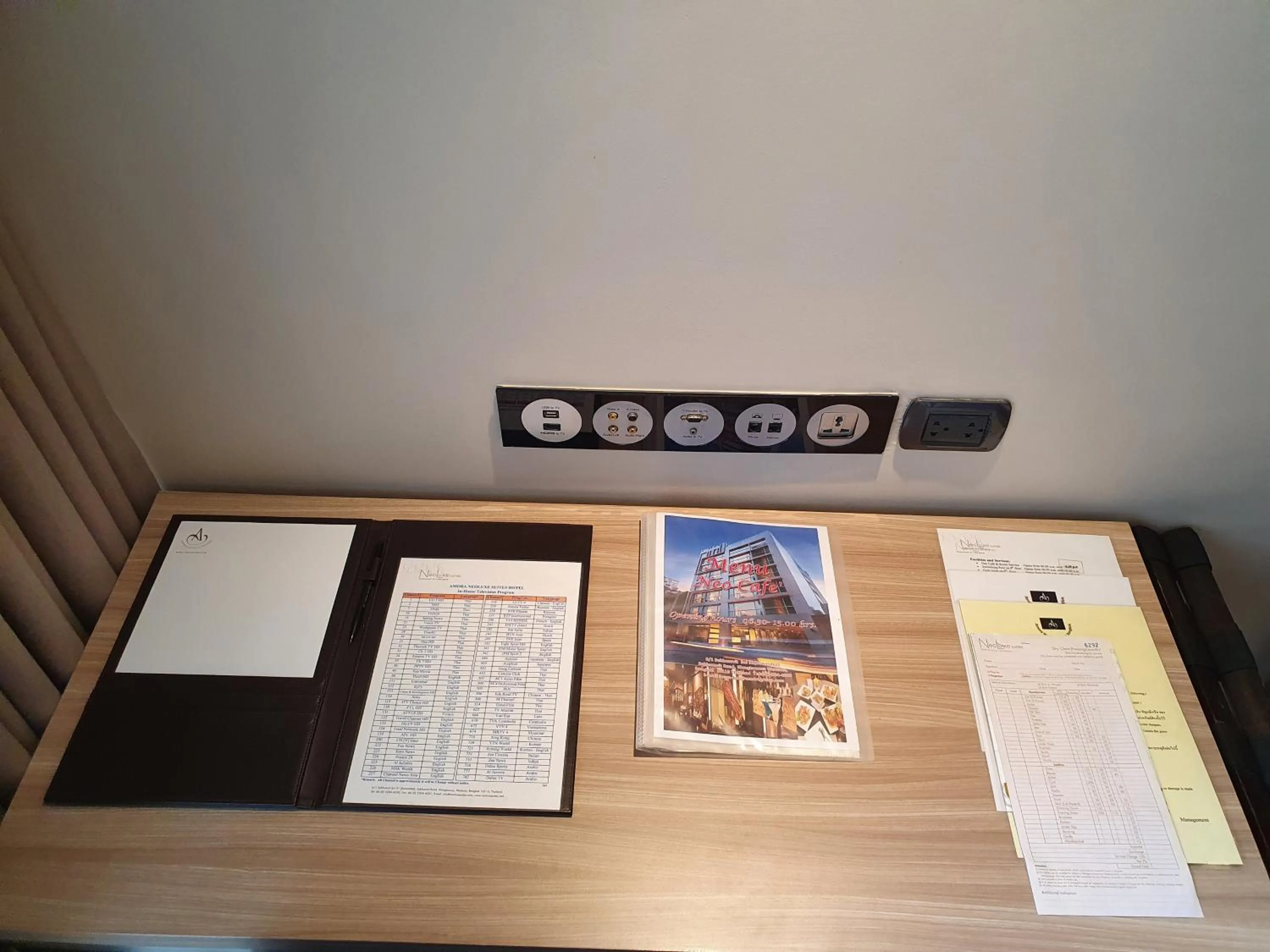 Seating area in Amora NeoLuxe Suites Hotel