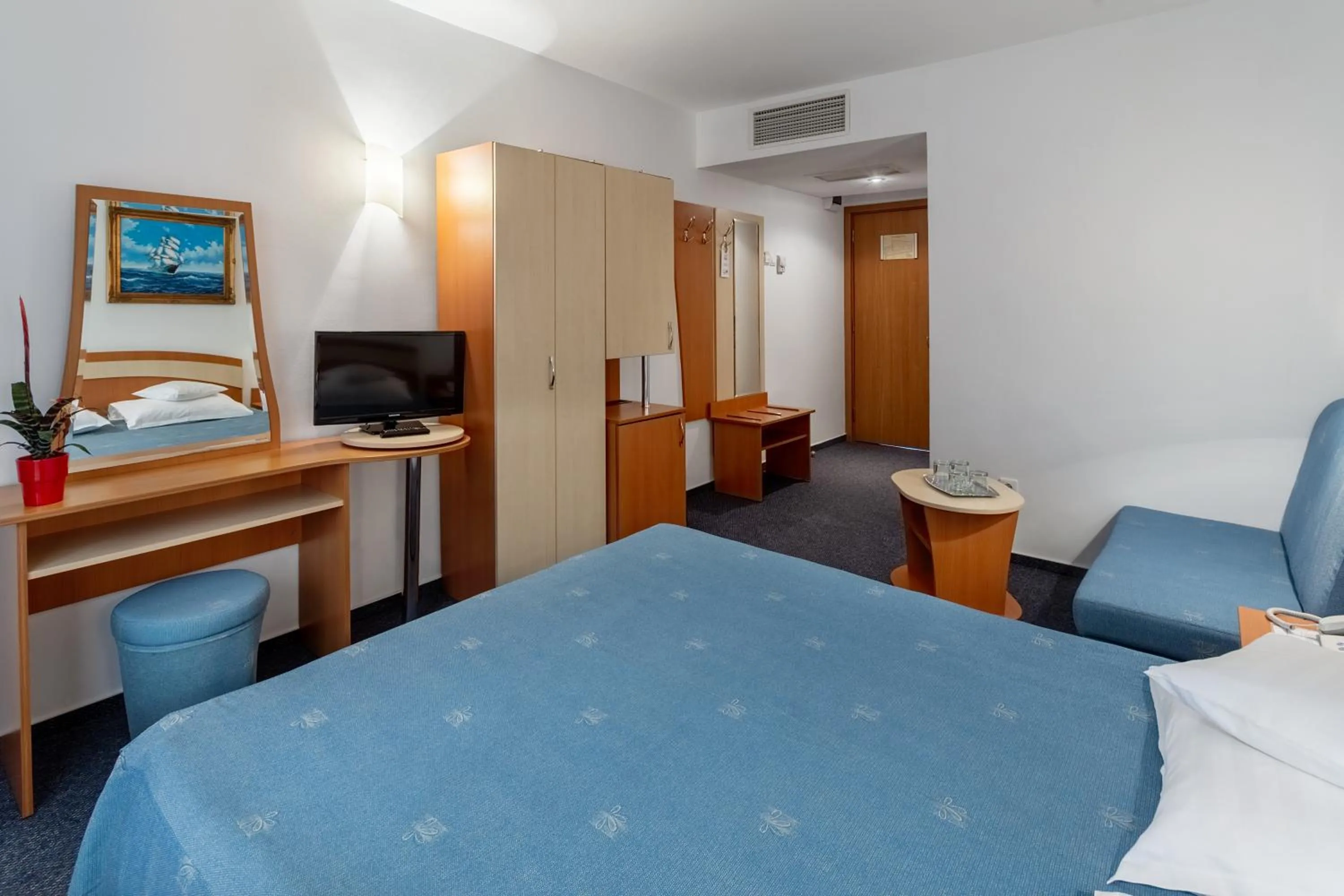 Bed in Hotel Sirena Saturn All Inclusive