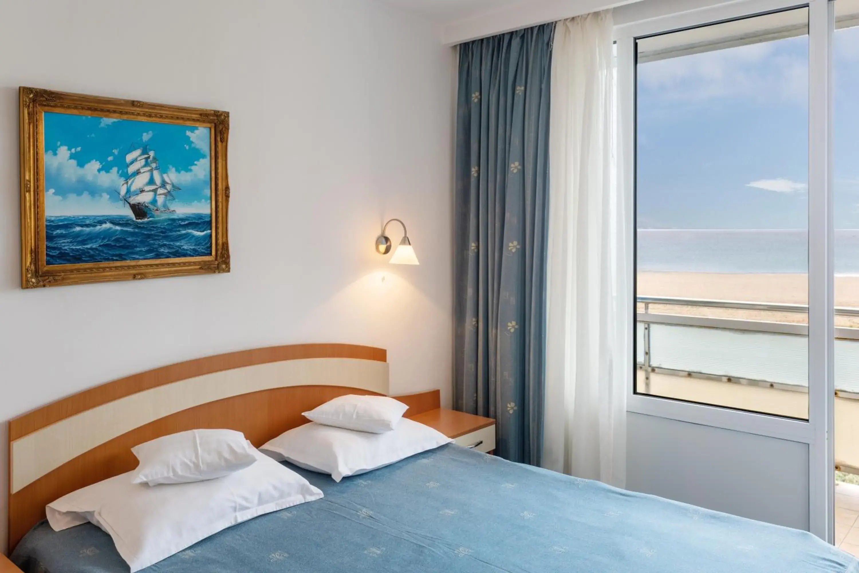 Bed in Hotel Sirena Saturn All Inclusive Bed in Hotel Sirena Saturn All Inclusive