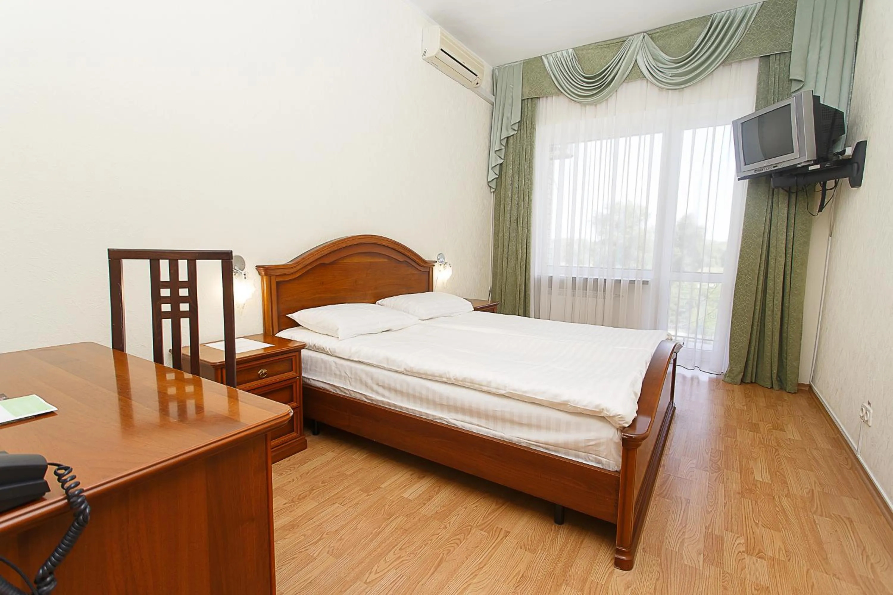 Photo of the whole room, Bed in VitaPark Borysfen
