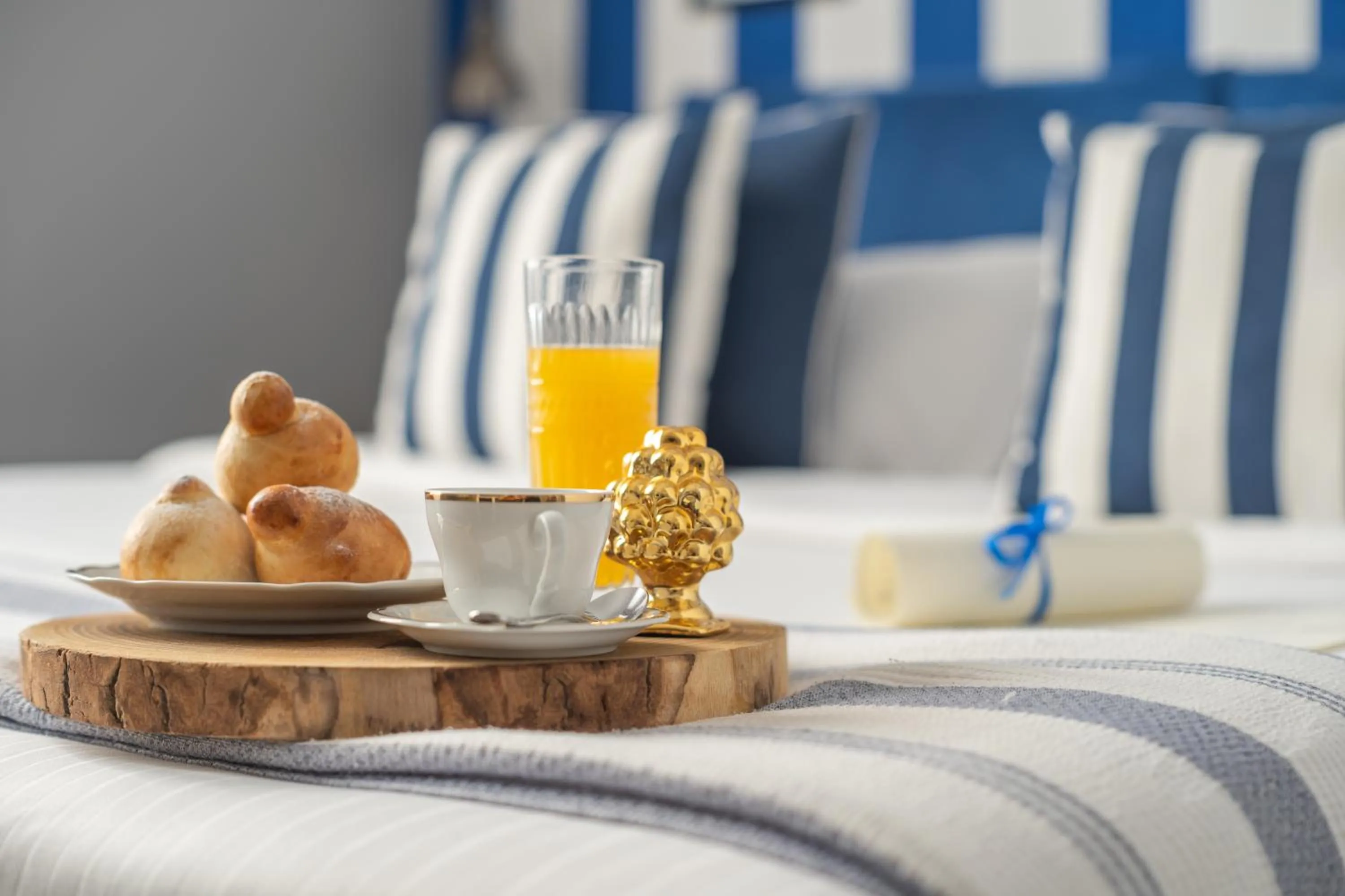 Bed in Family Affair Luxury Rooms&Suites