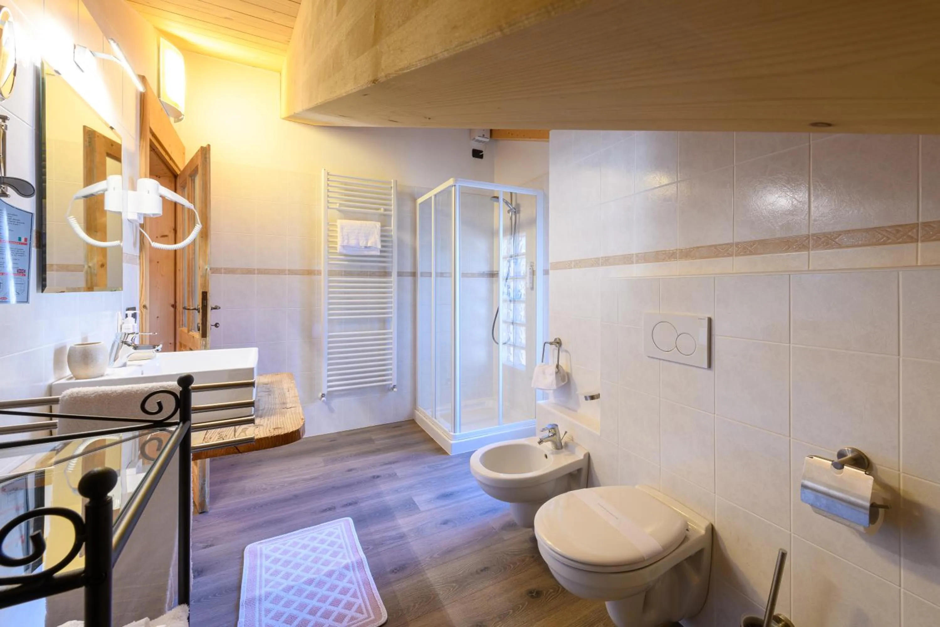 Bathroom in Hotel Garni Le Corti