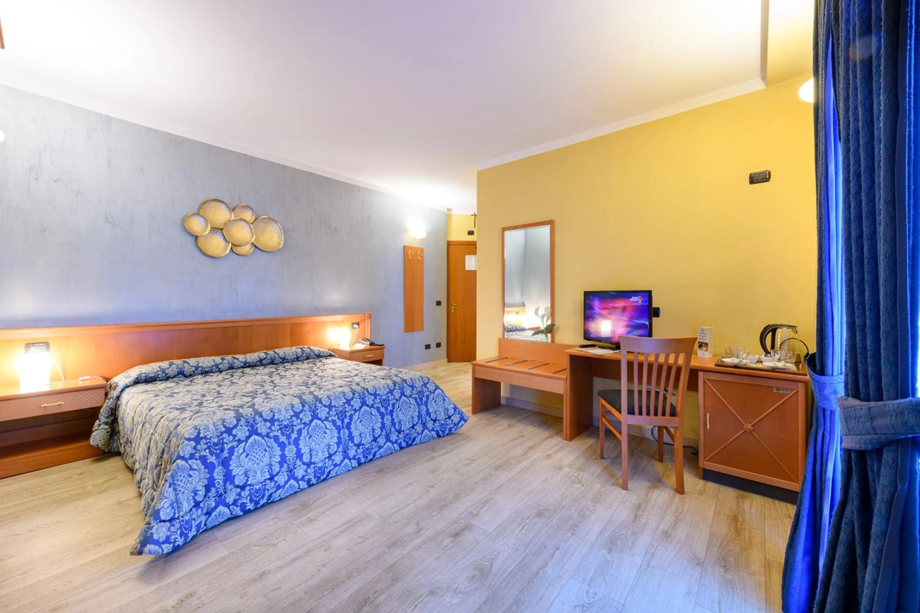 Photo of the whole room, Bed in Hotel Garni Le Corti