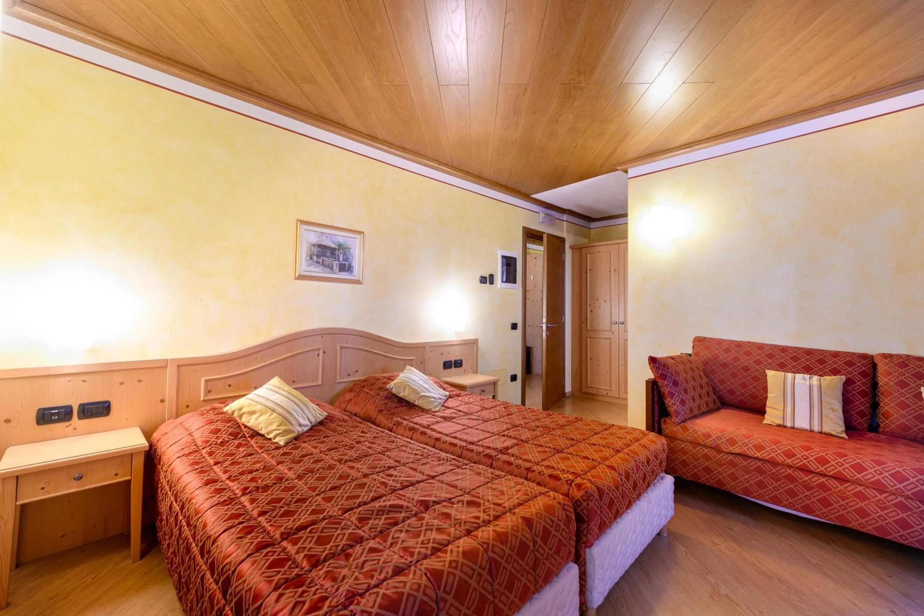 Photo of the whole room, Bed in Hotel Garni Le Corti