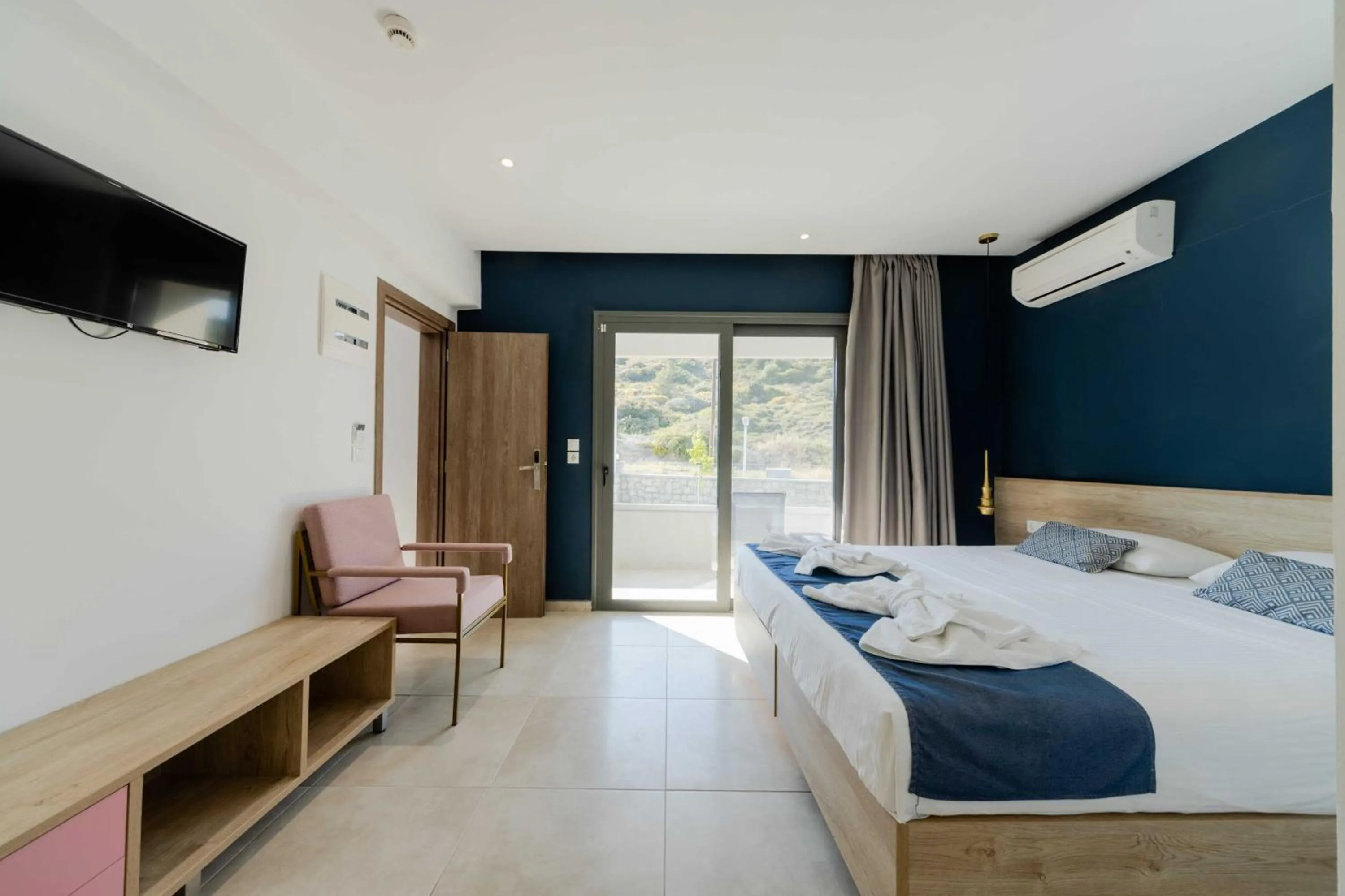 Photo of the whole room, Bed in Madison Boutique, Faliraki