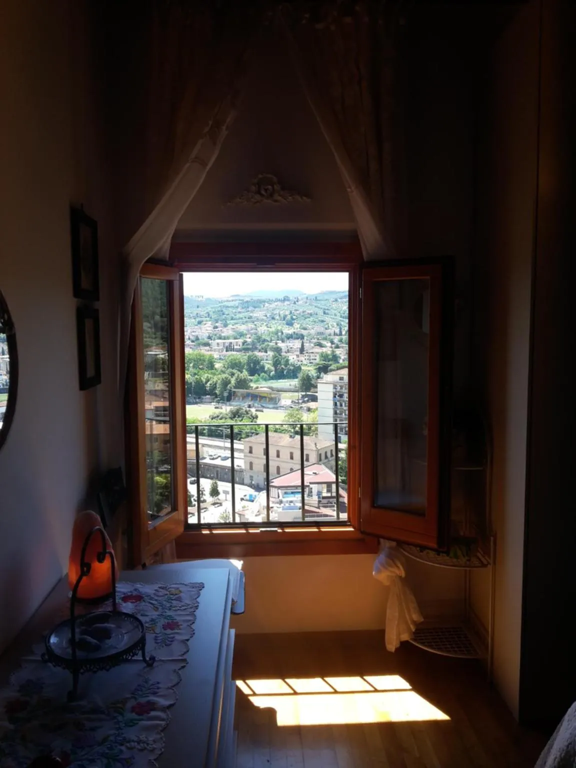 View (from property/room), Bed in B&B L'Orologio