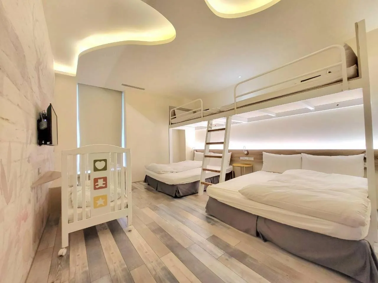 cot, Bed in MINI HOTELS (Taichung Station Branch)