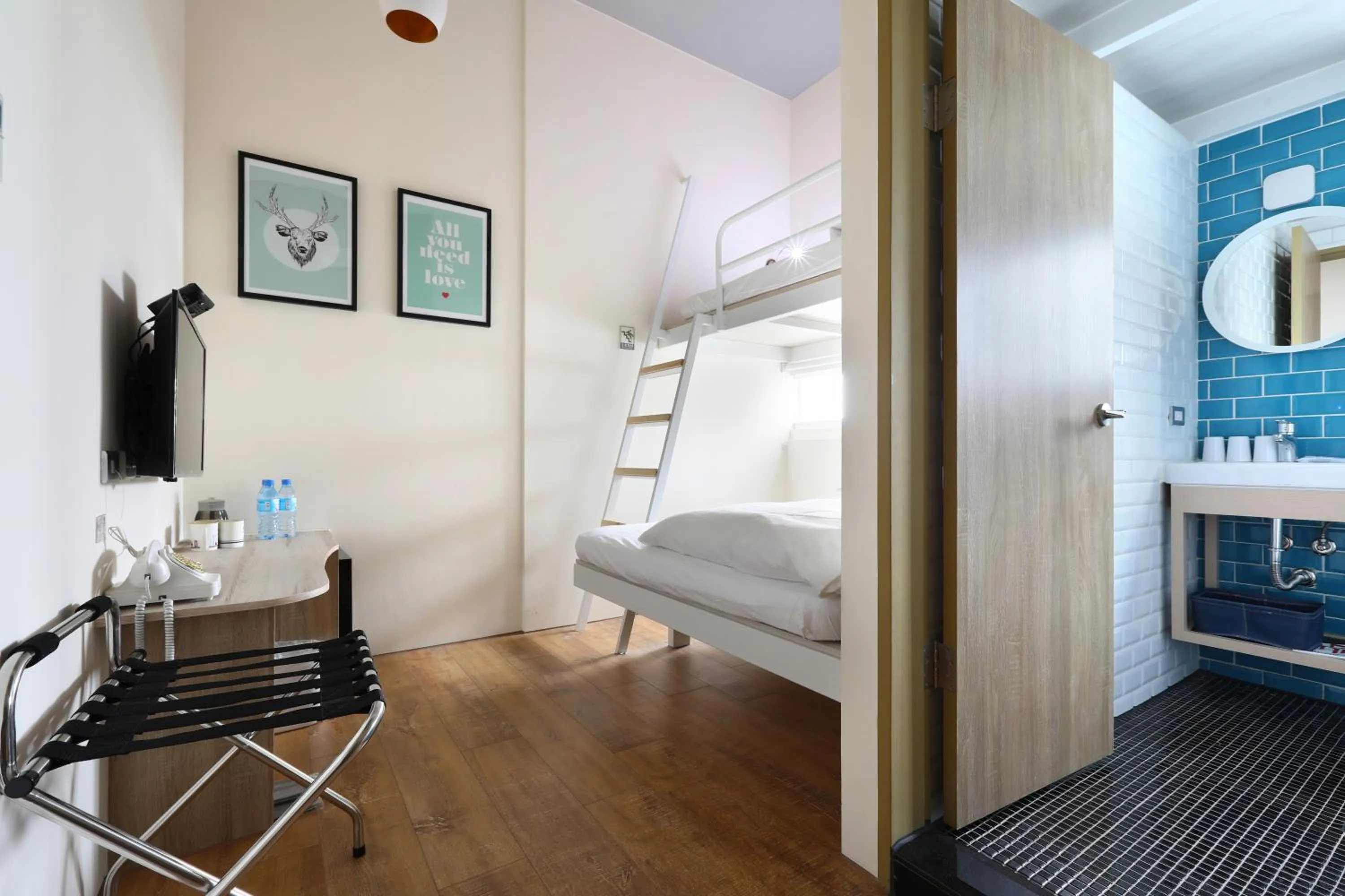 Photo of the whole room, Bed in MINI HOTELS (Taichung Station Branch)