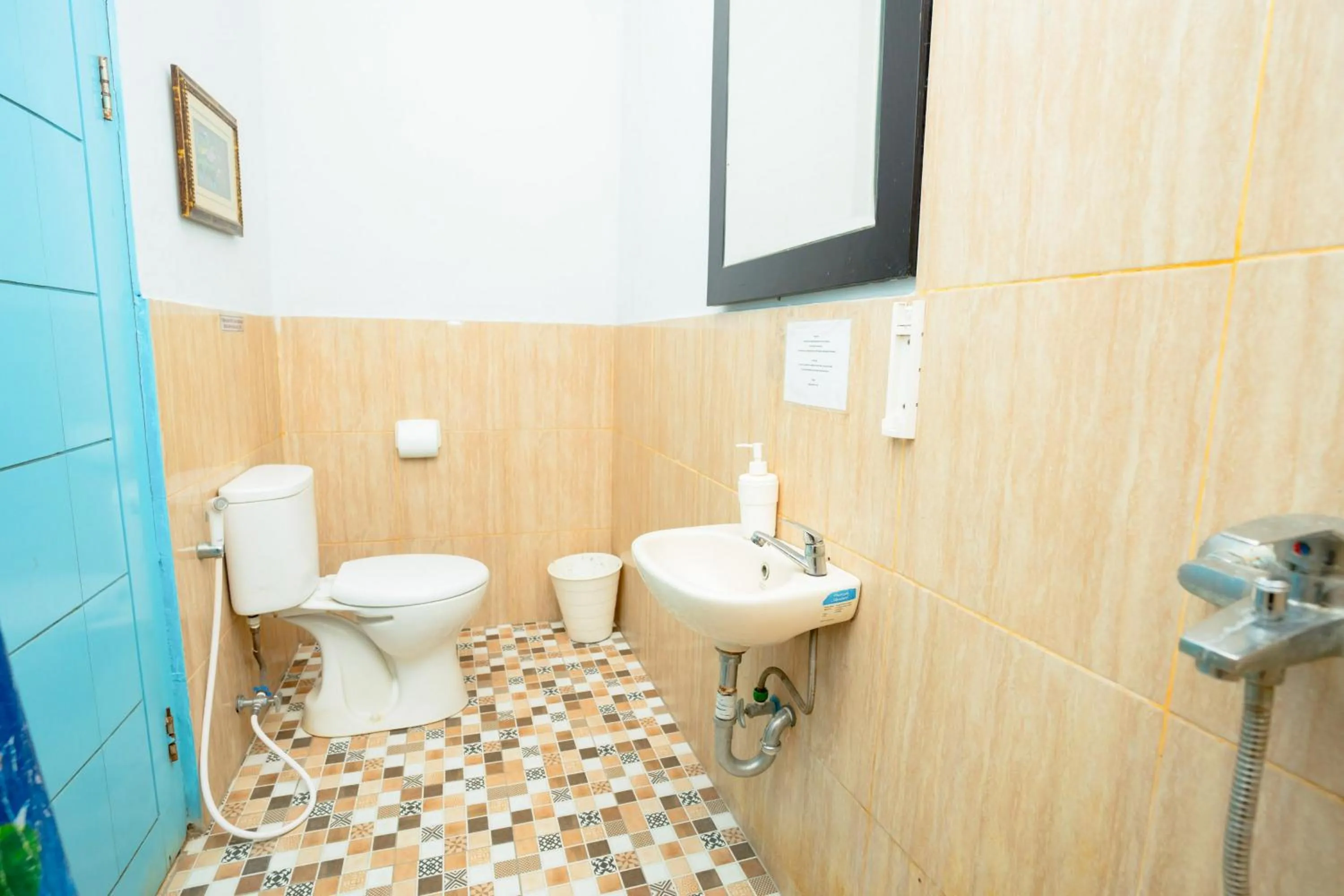 Bathroom in RedDoorz near RSUD Kota Mataram