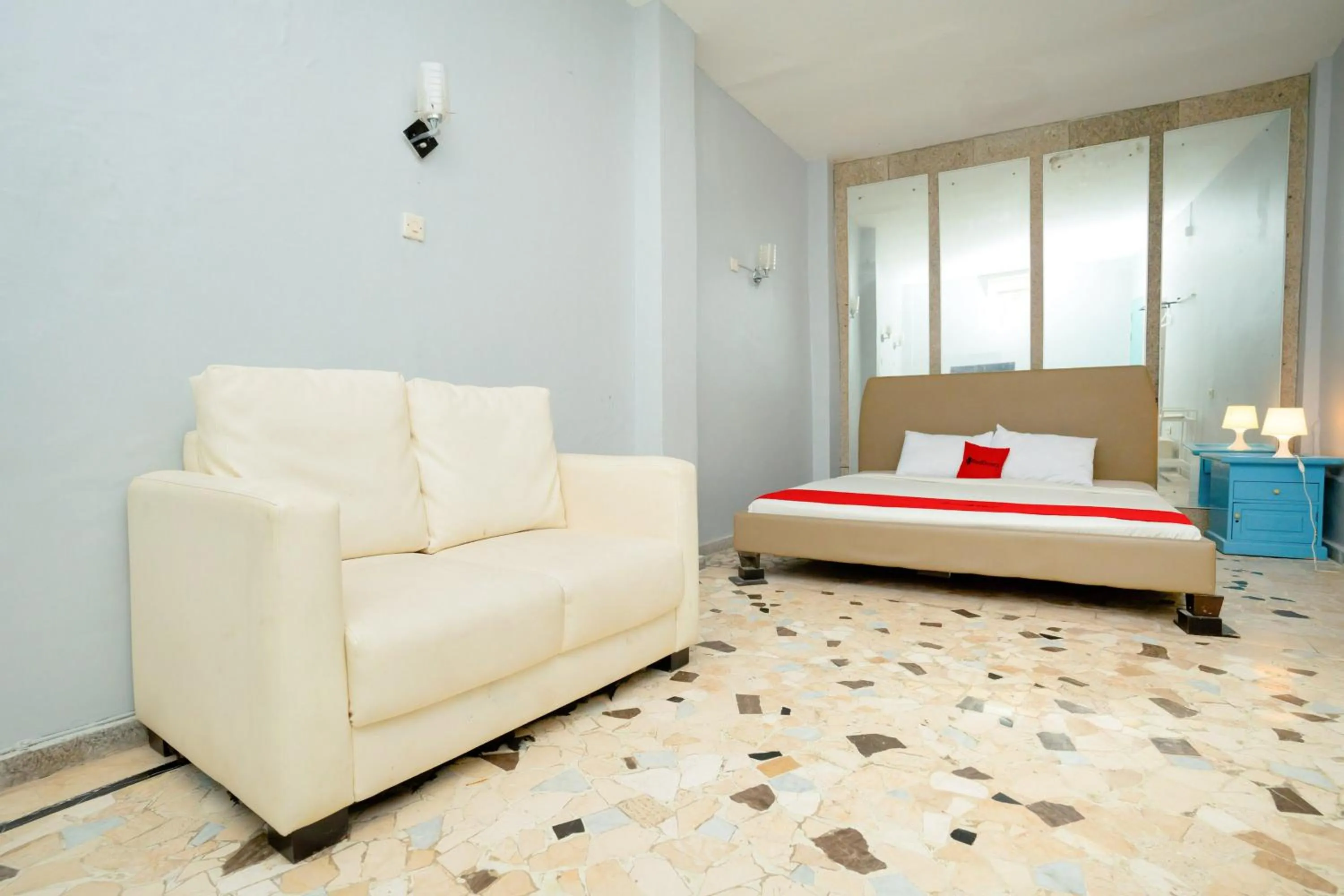 Bedroom, Bed in RedDoorz near RSUD Kota Mataram