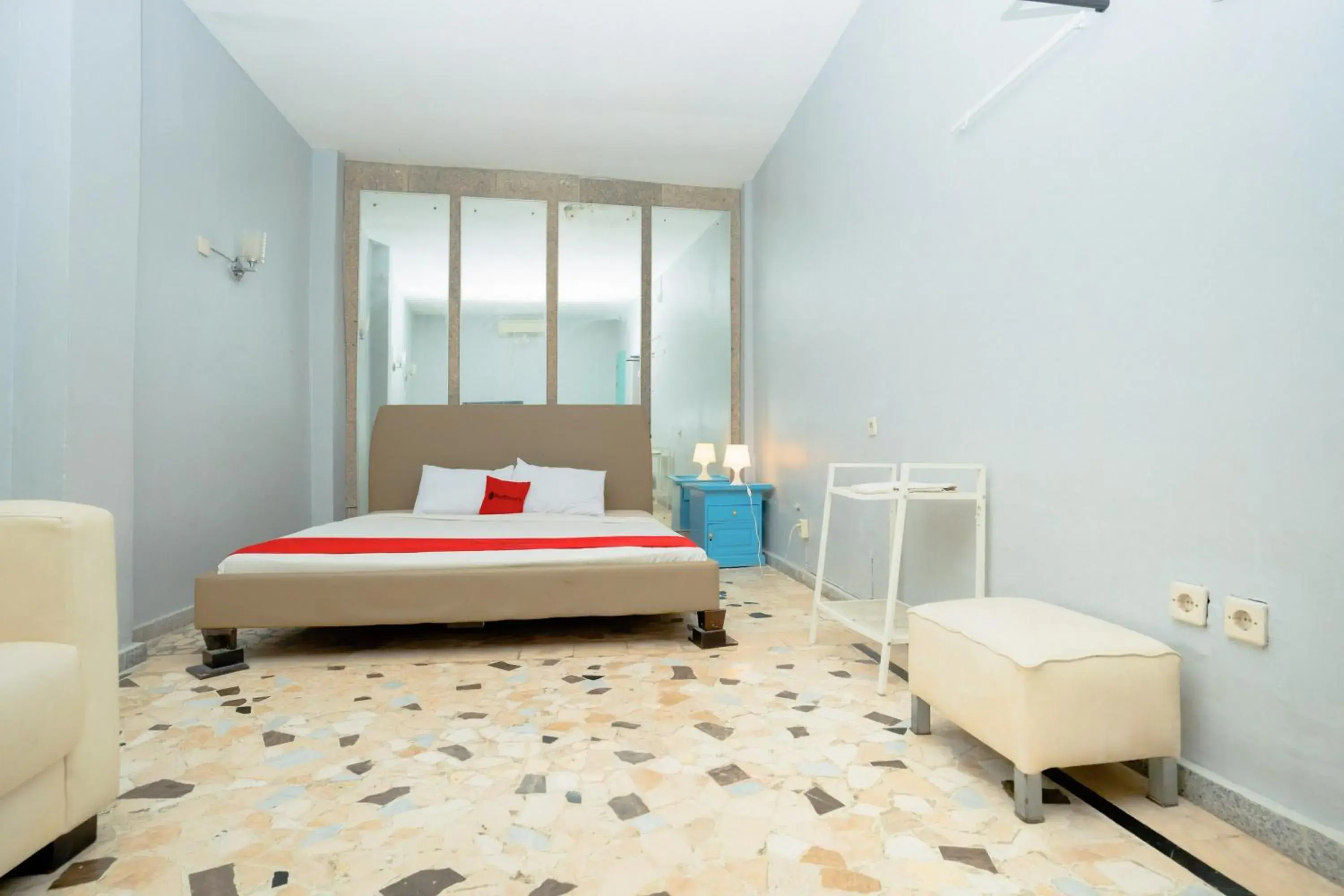 Bed in RedDoorz near RSUD Kota Mataram Bed in RedDoorz near RSUD Kota Mataram